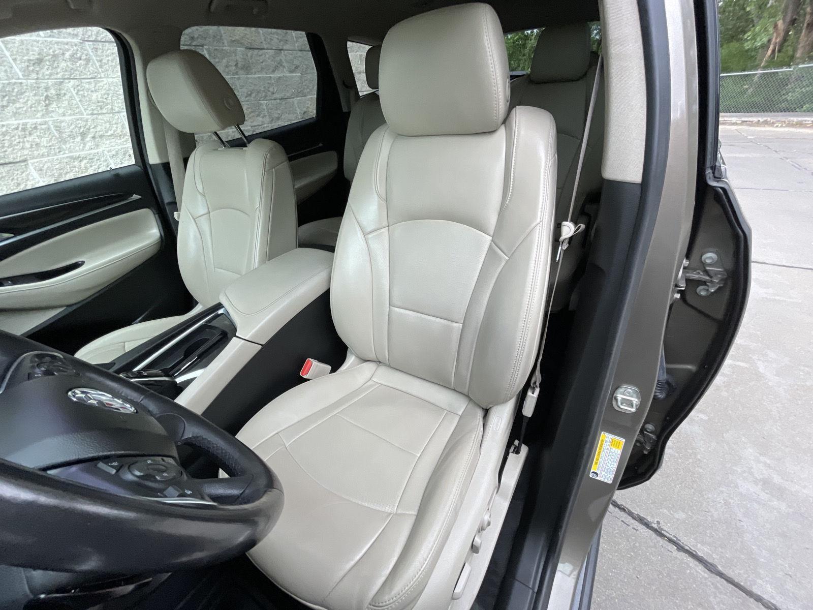 Vehicle photo 18