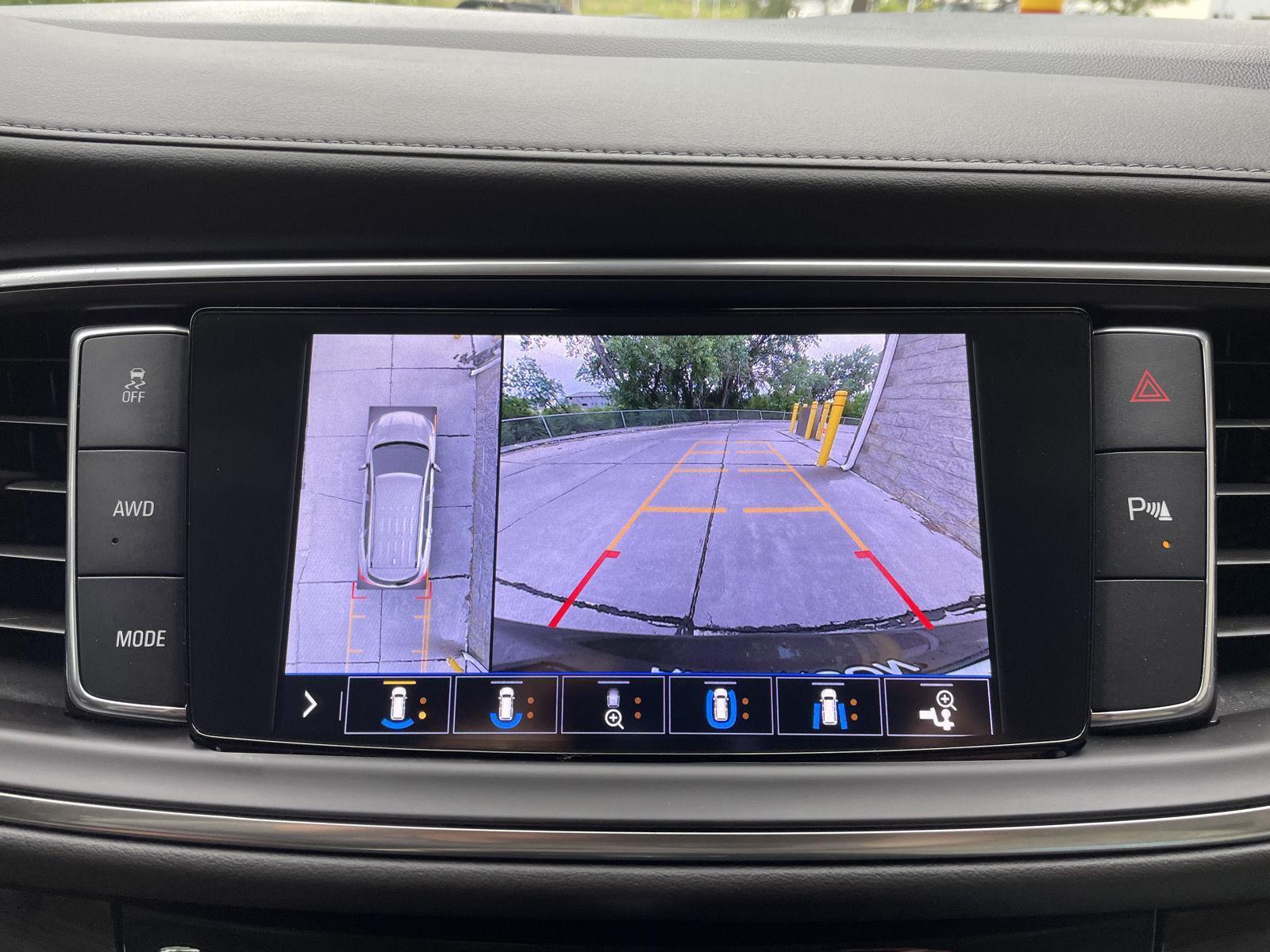 Vehicle photo 26