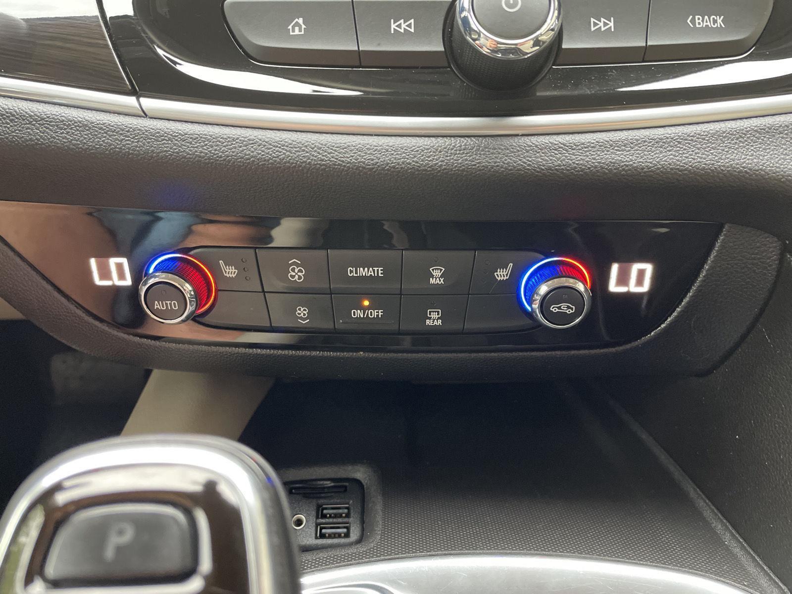 Vehicle photo 30