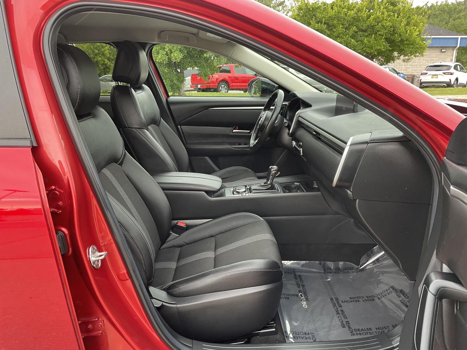 Vehicle photo 19