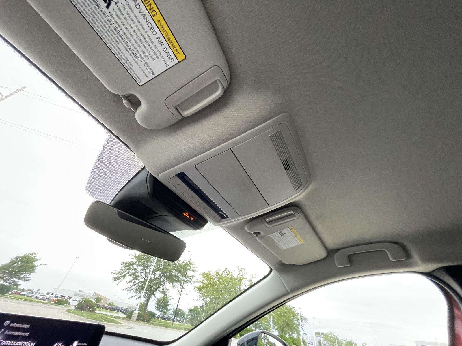 Vehicle photo 21