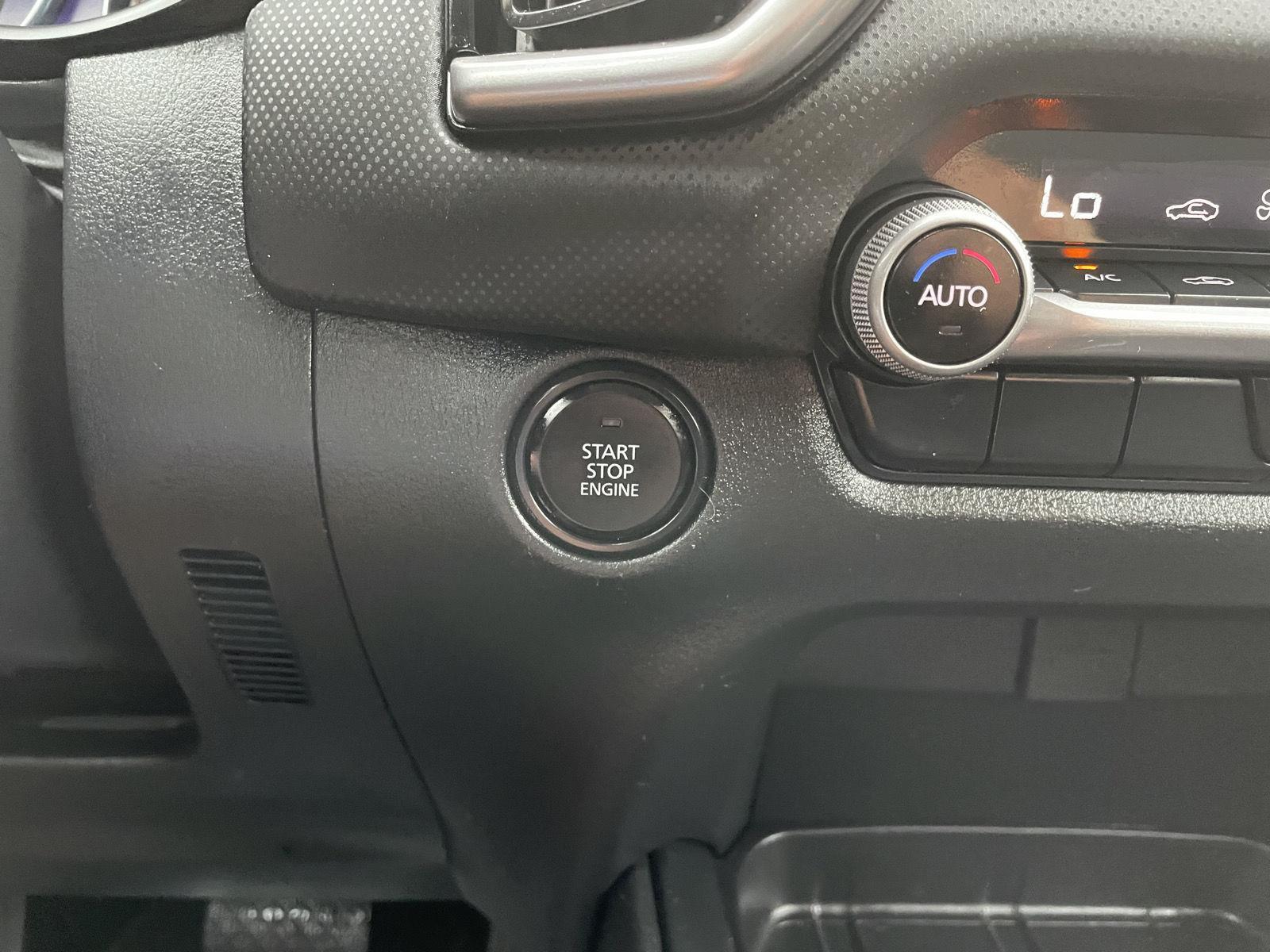 Vehicle photo 24