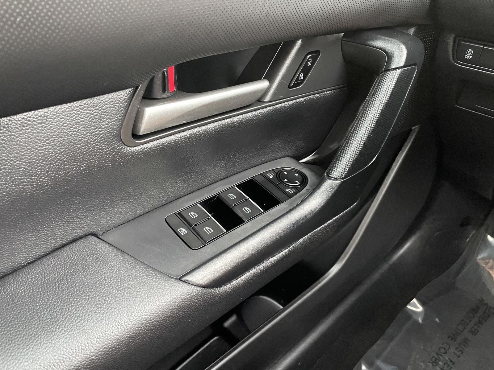 Vehicle photo 26