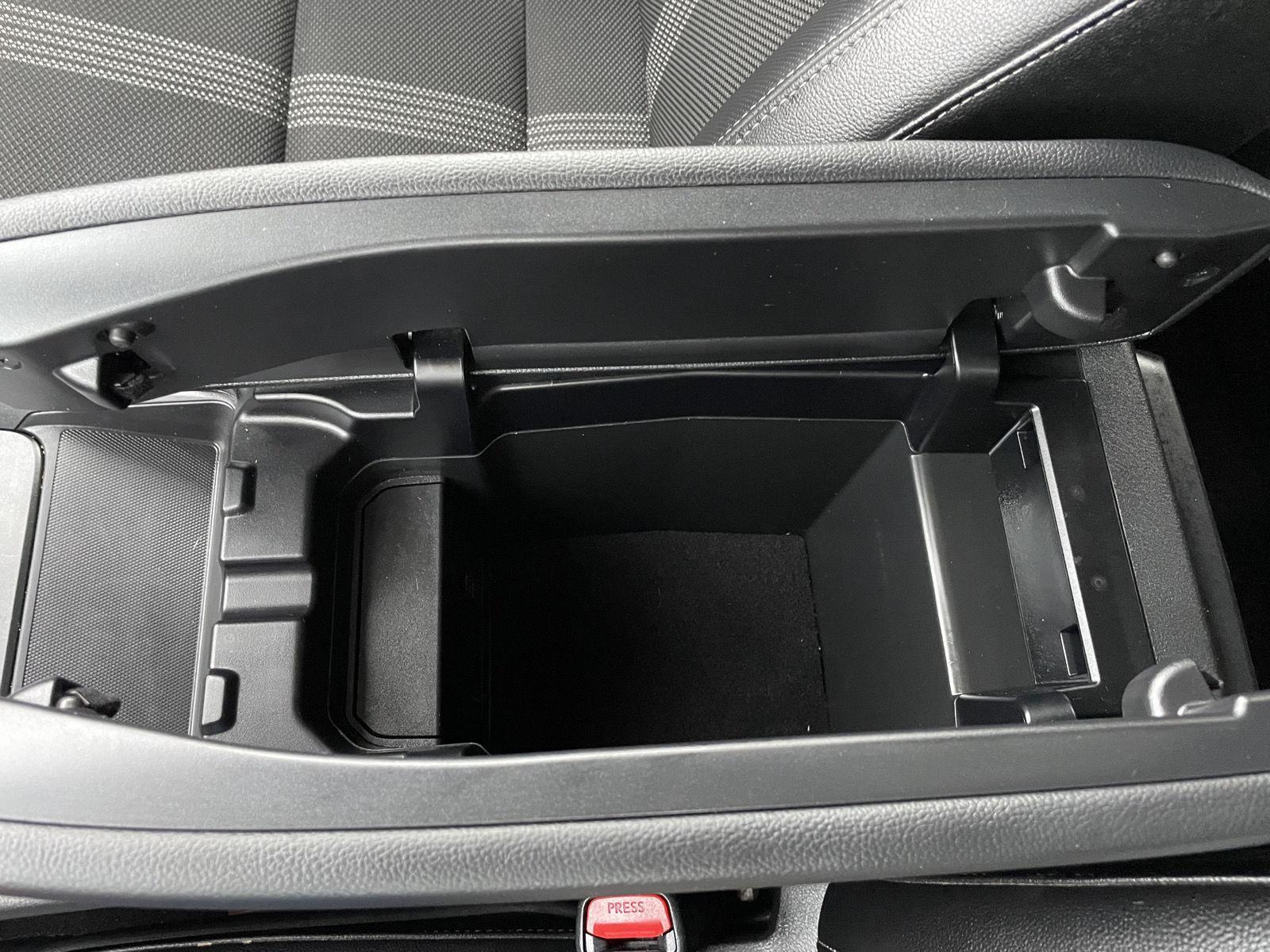 Vehicle photo 28