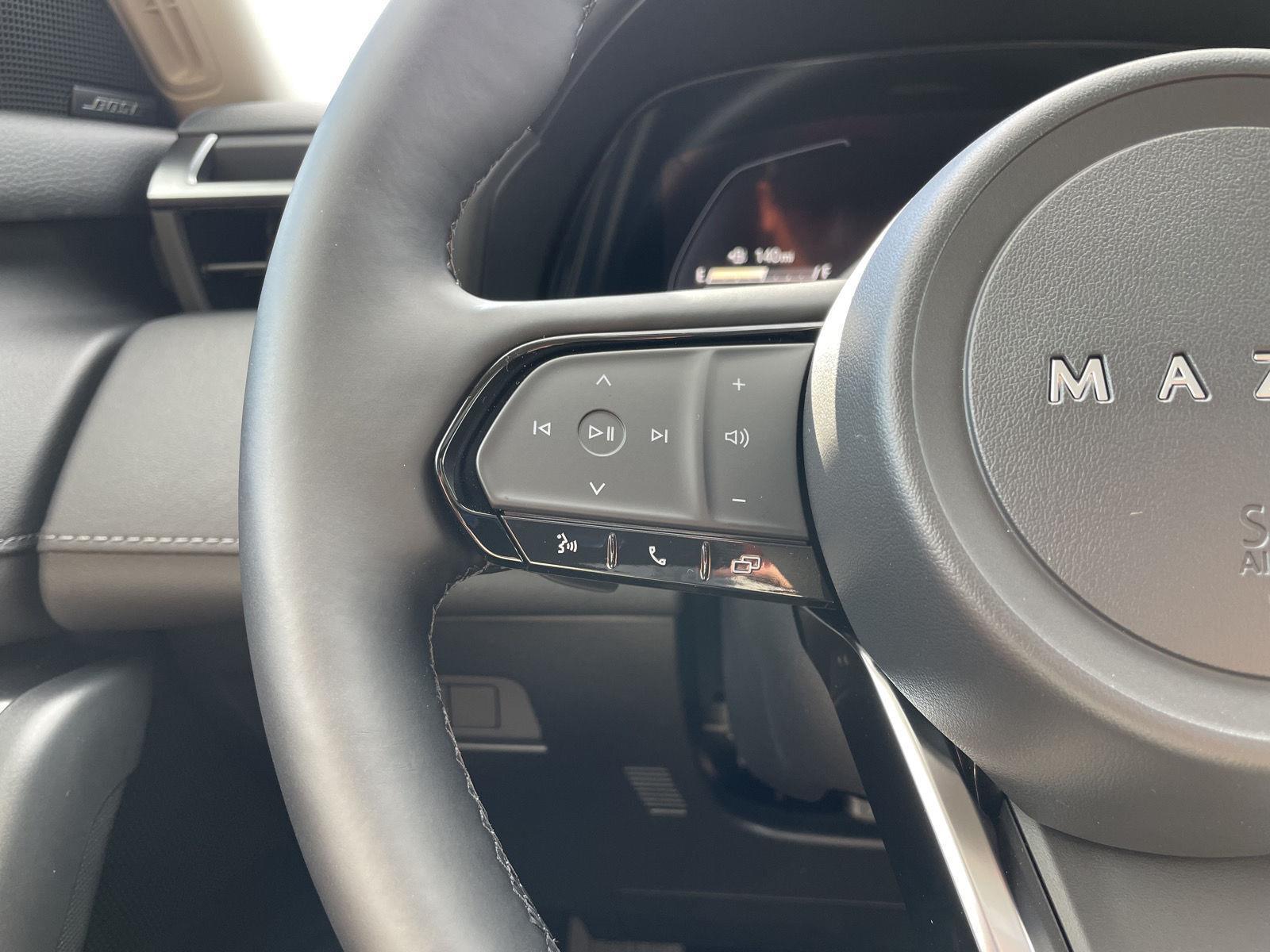 Vehicle photo 12