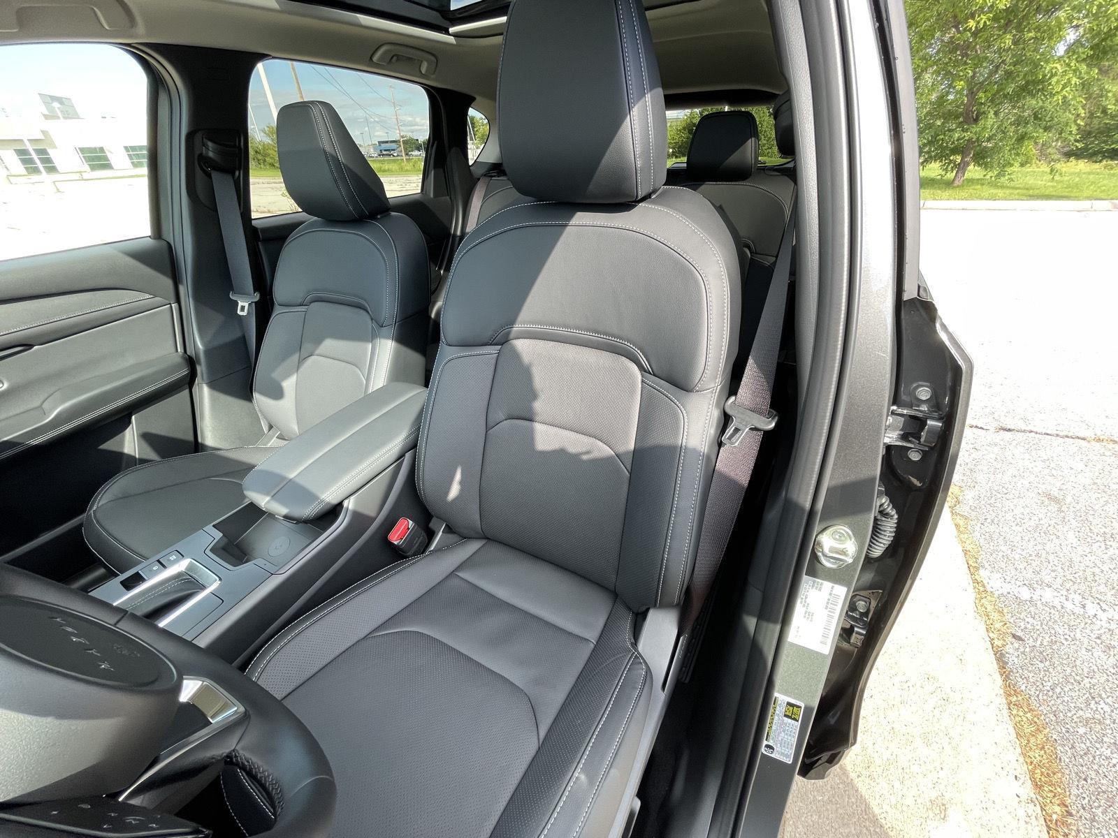 Vehicle photo 17