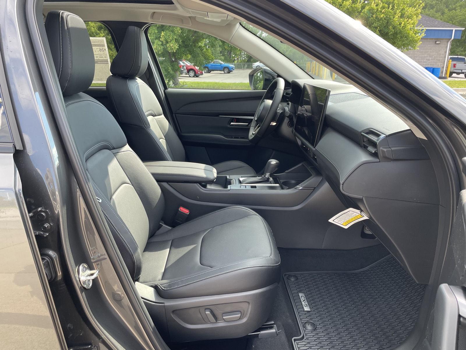 Vehicle photo 18