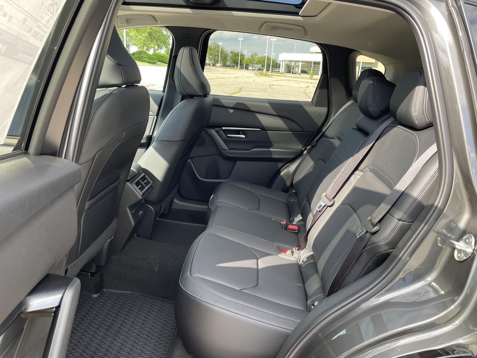 Vehicle photo 19
