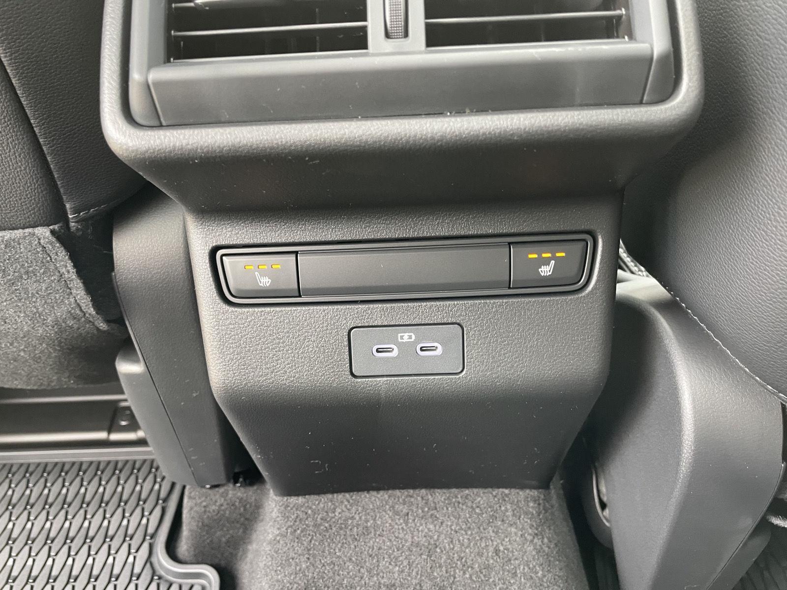 Vehicle photo 20