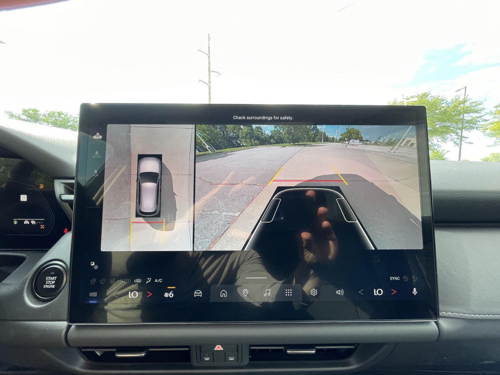 Vehicle photo 24