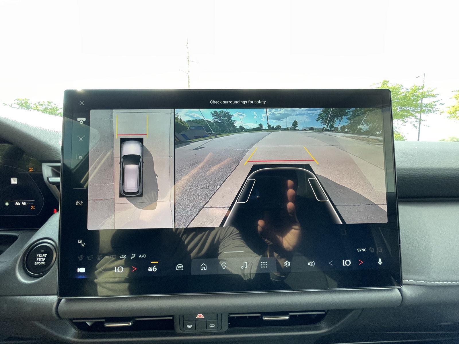 Vehicle photo 25