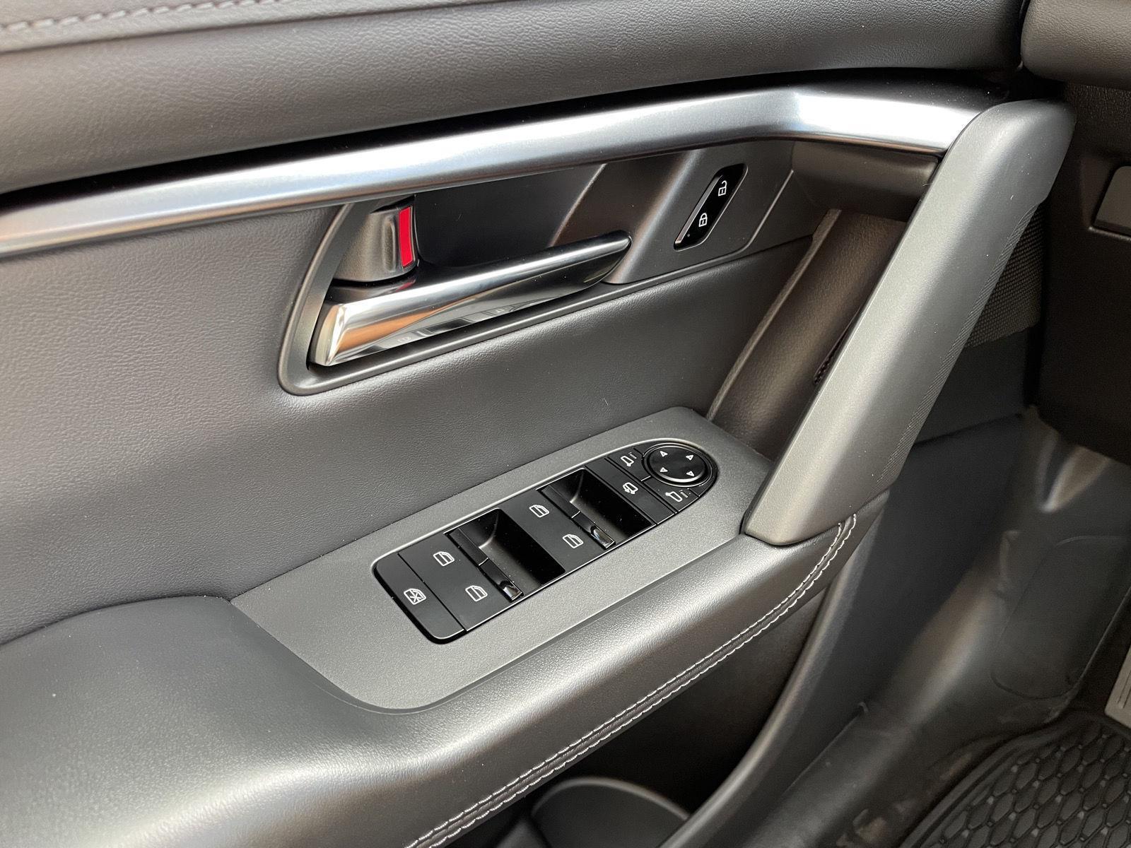 Vehicle photo 27