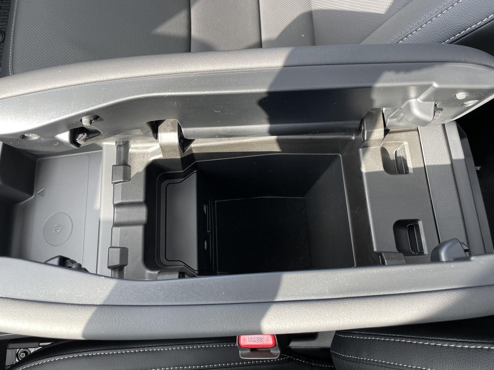 Vehicle photo 30