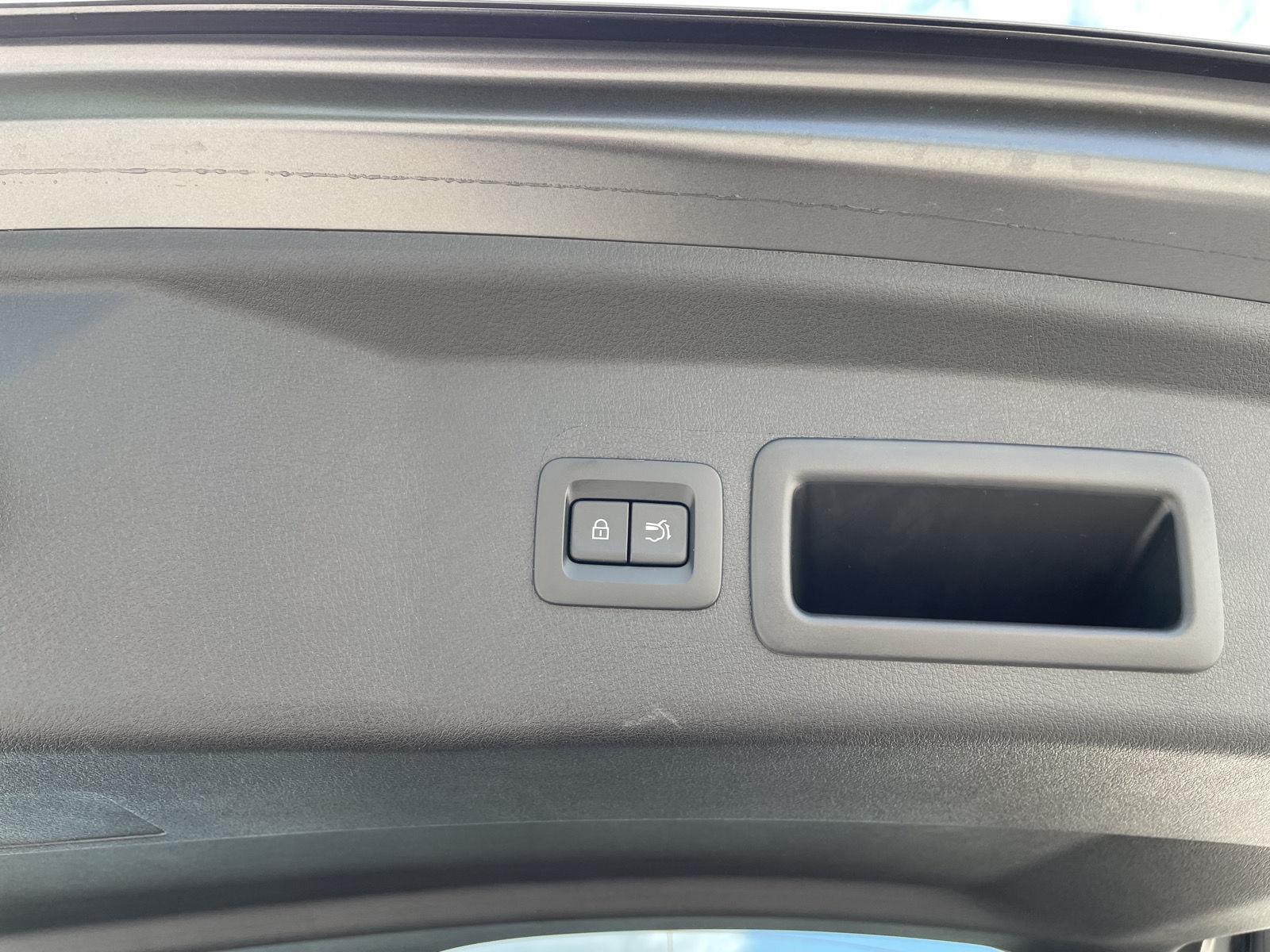 Vehicle photo 35