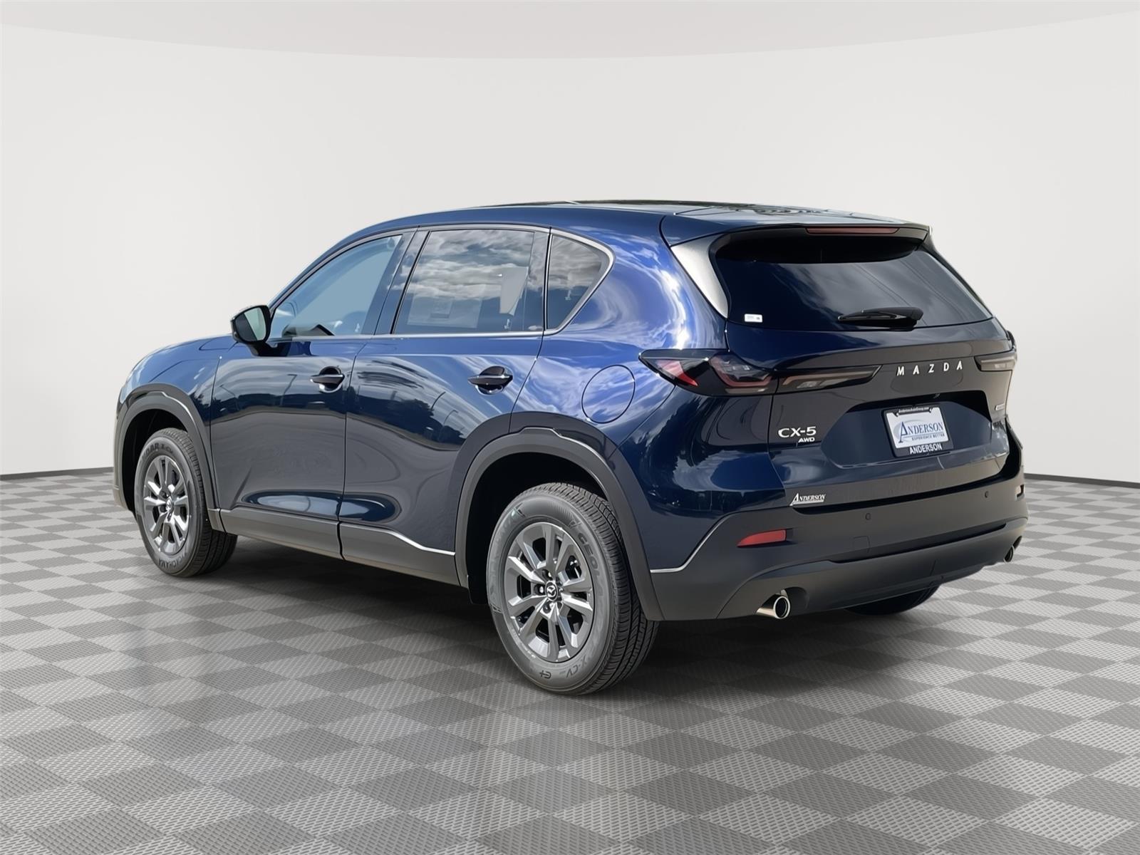 Vehicle photo 9