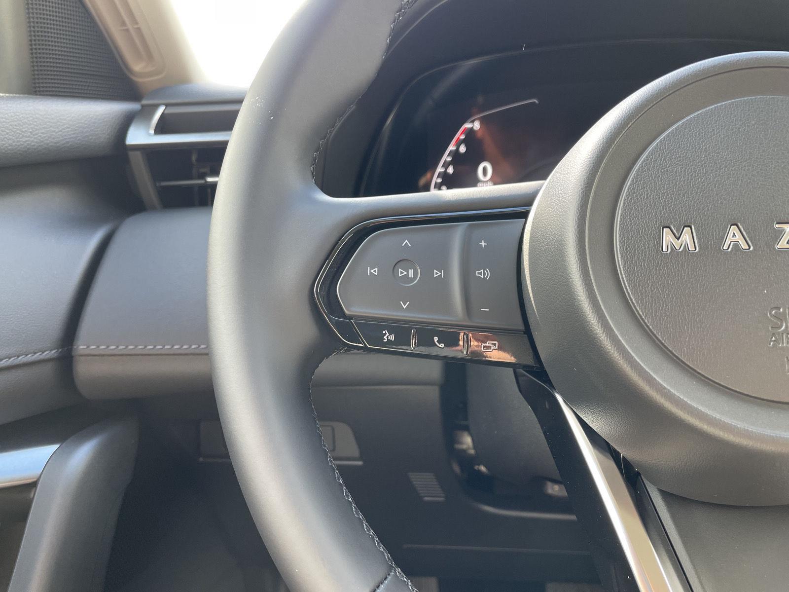 Vehicle photo 12