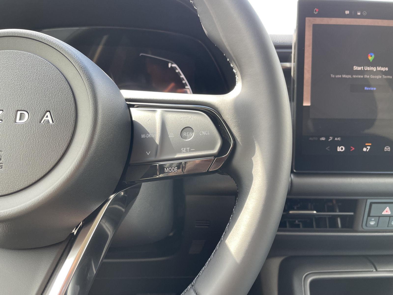 Vehicle photo 13