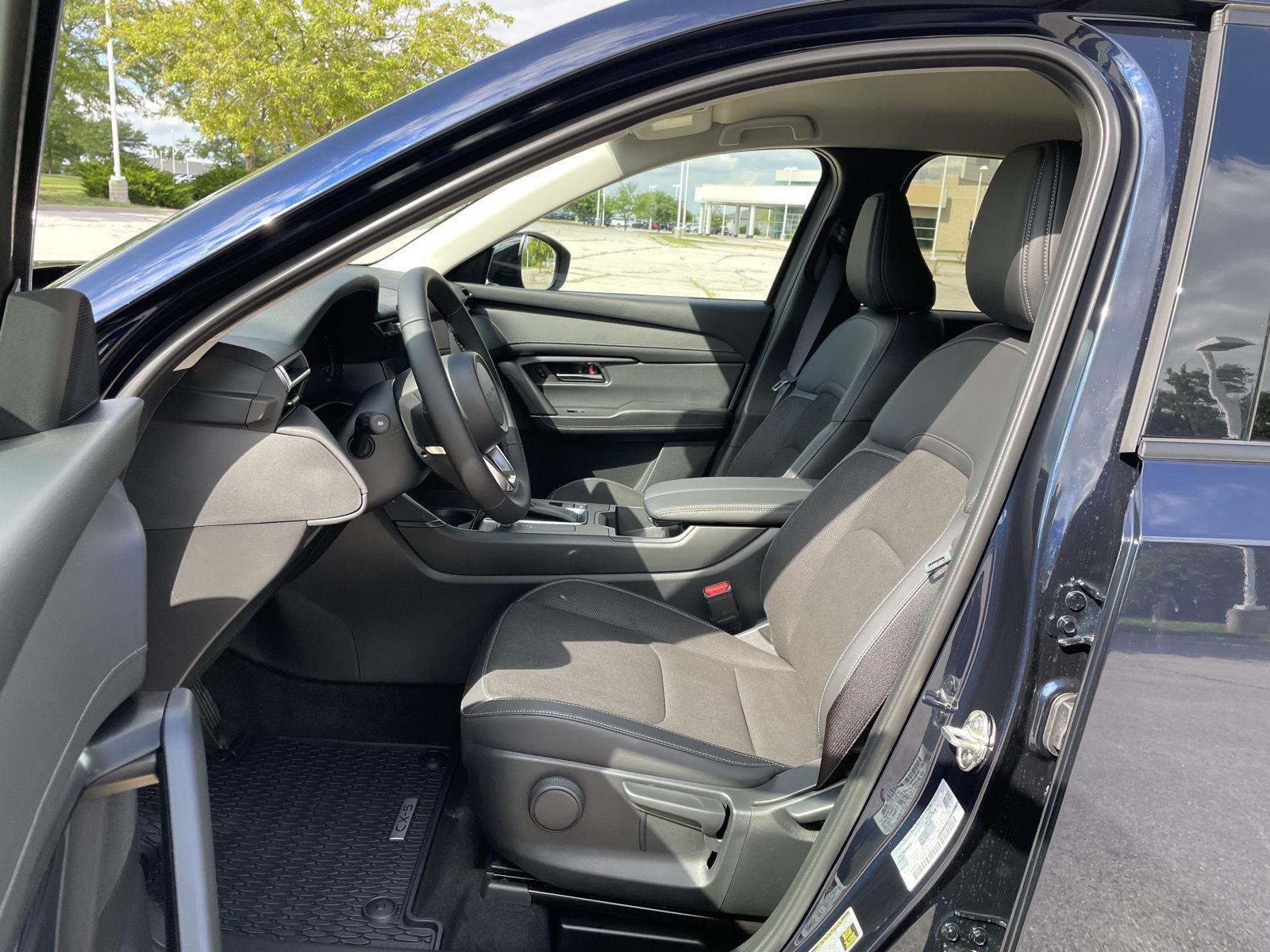 Vehicle photo 16