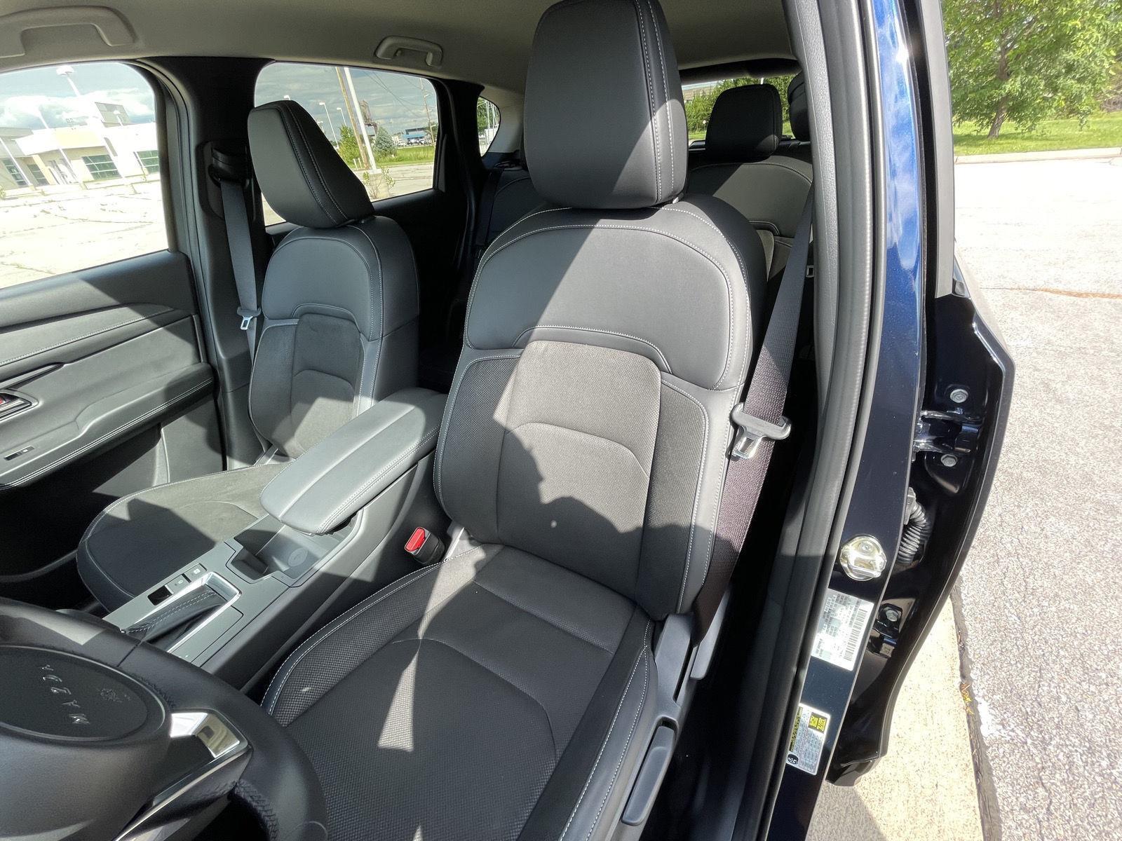 Vehicle photo 17