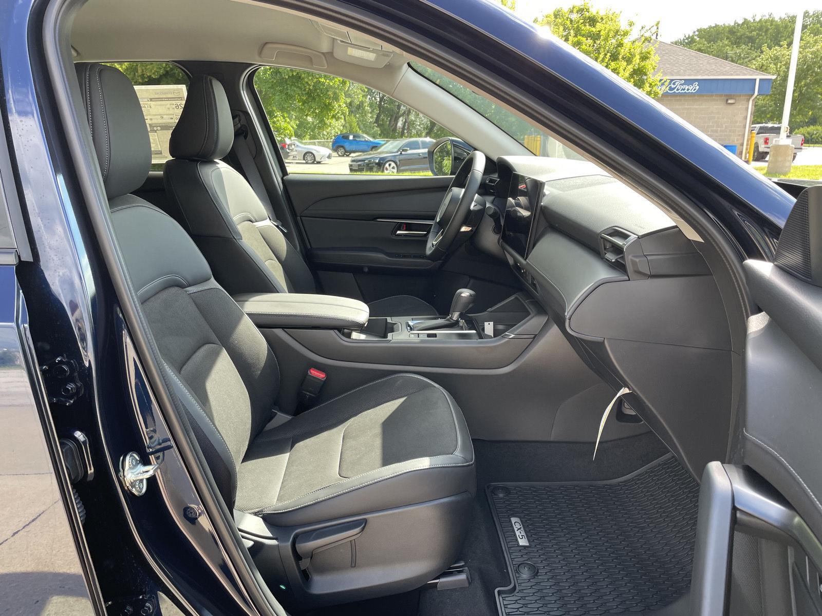 Vehicle photo 18