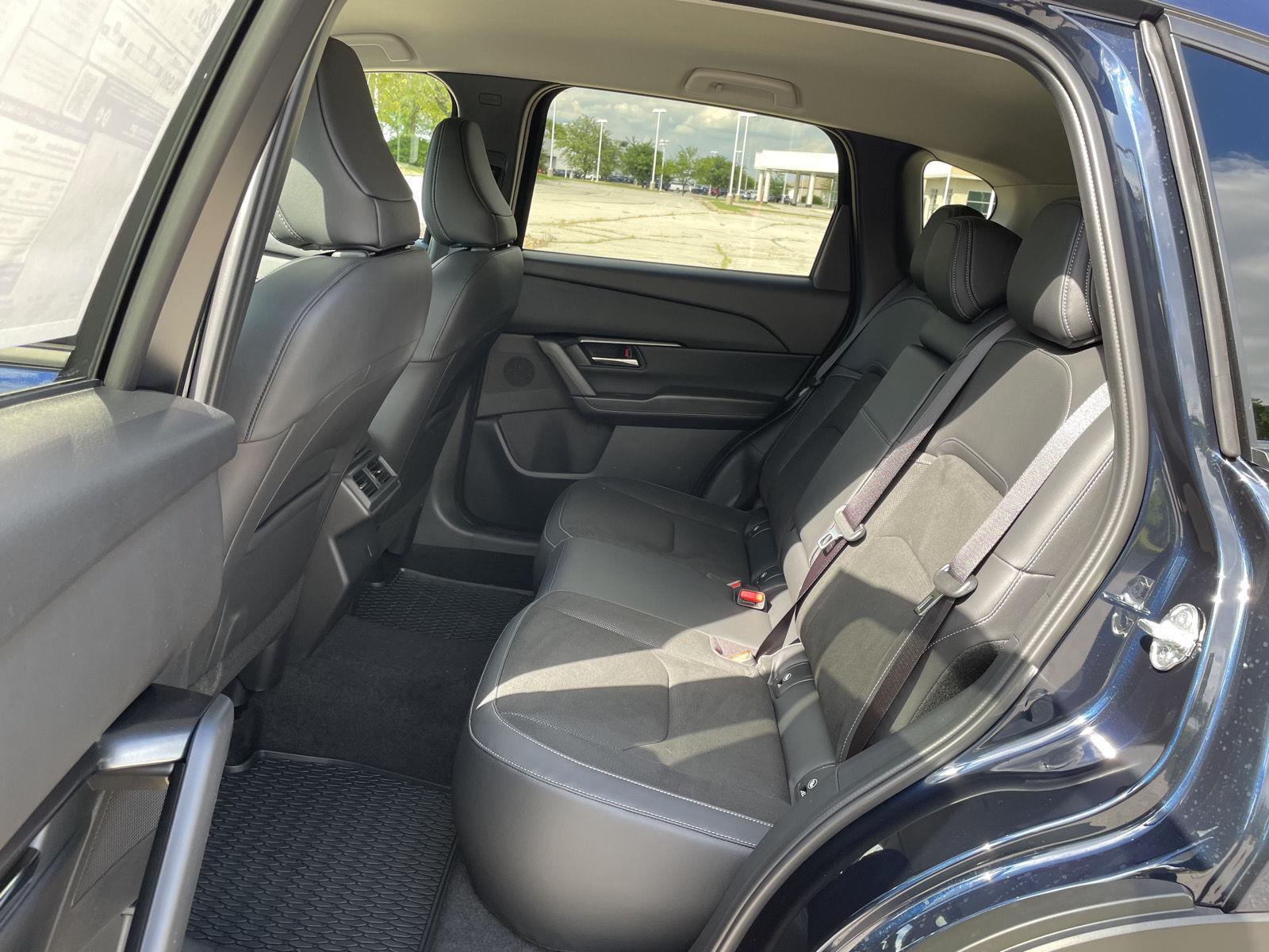 Vehicle photo 19