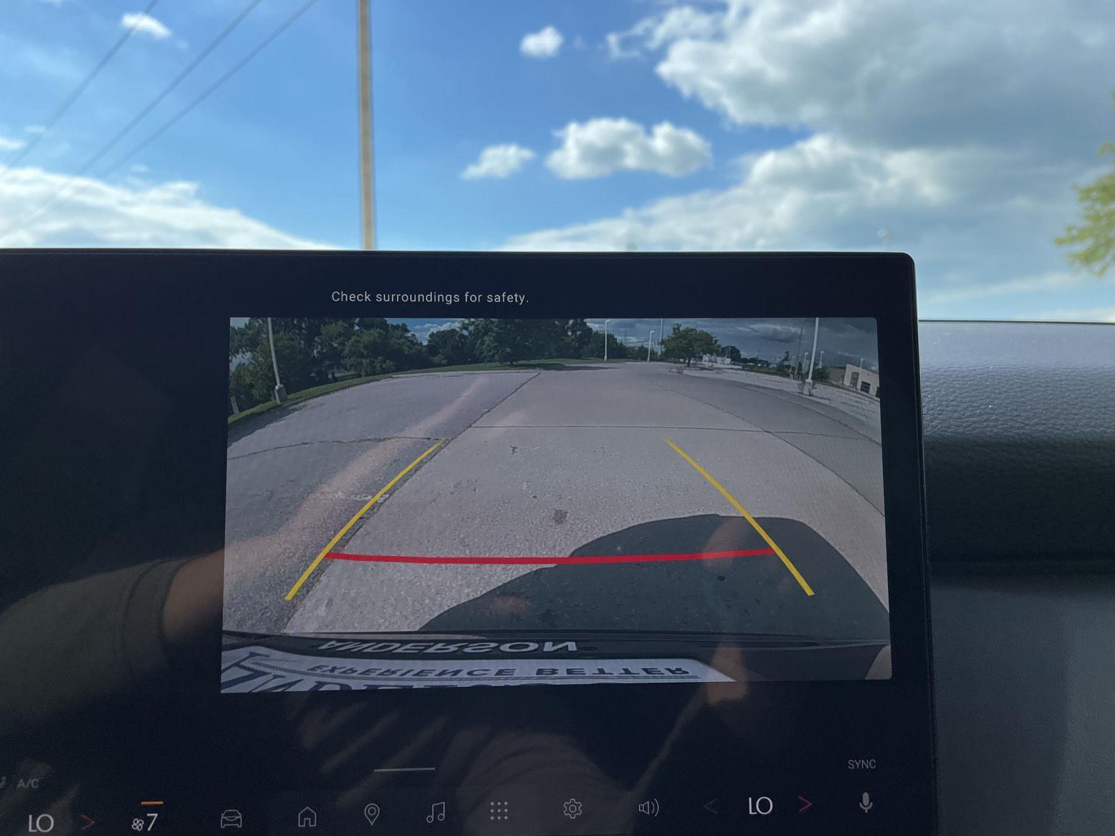 Vehicle photo 22