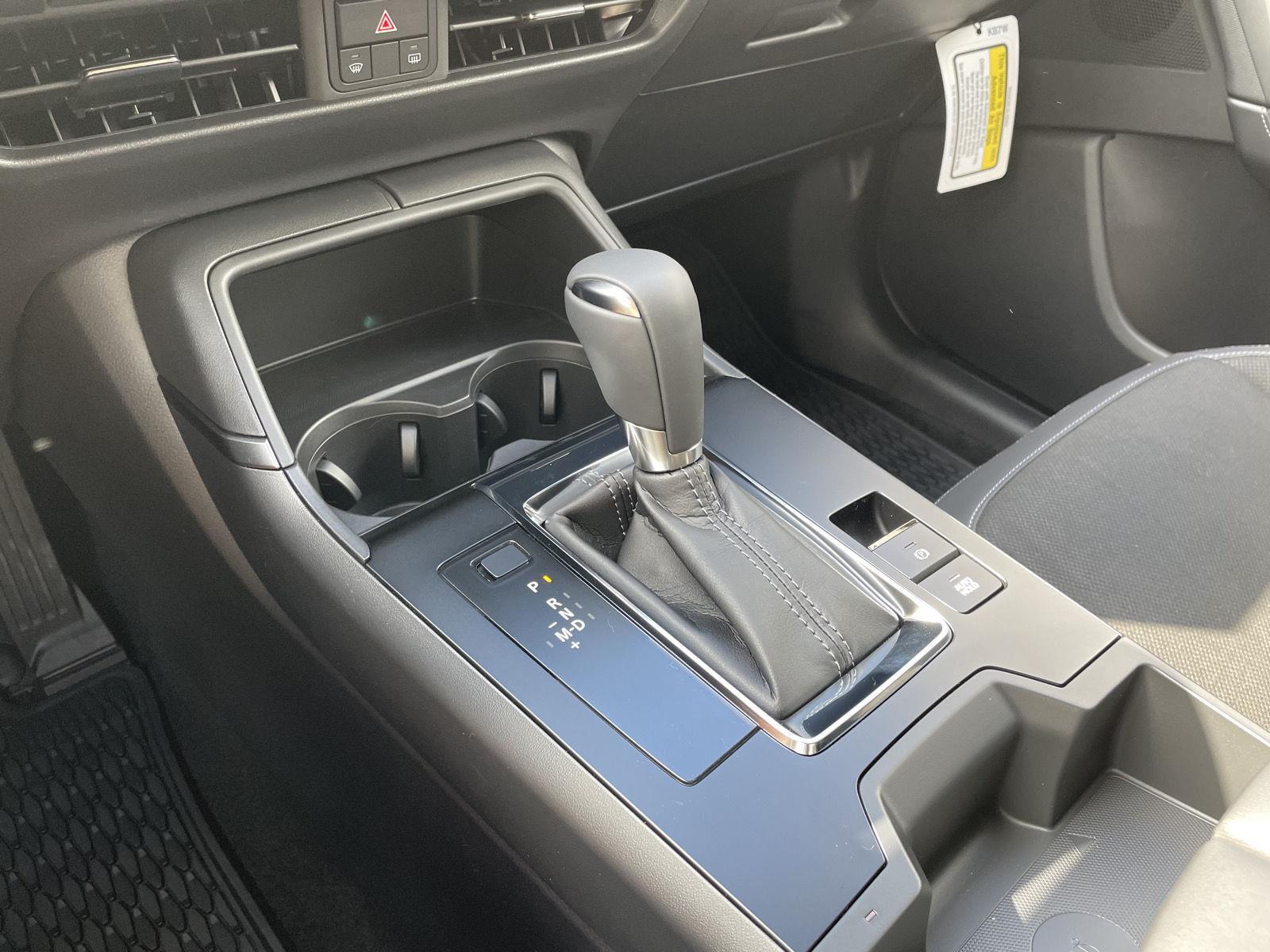 Vehicle photo 25