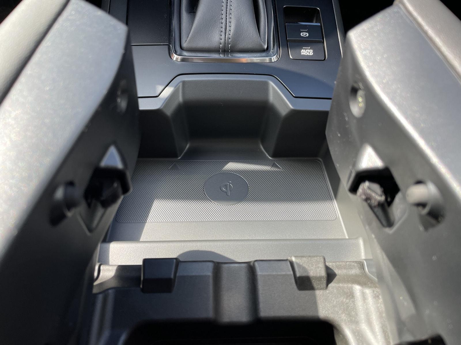 Vehicle photo 26