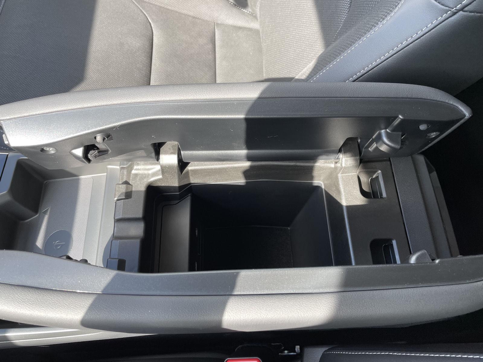 Vehicle photo 27