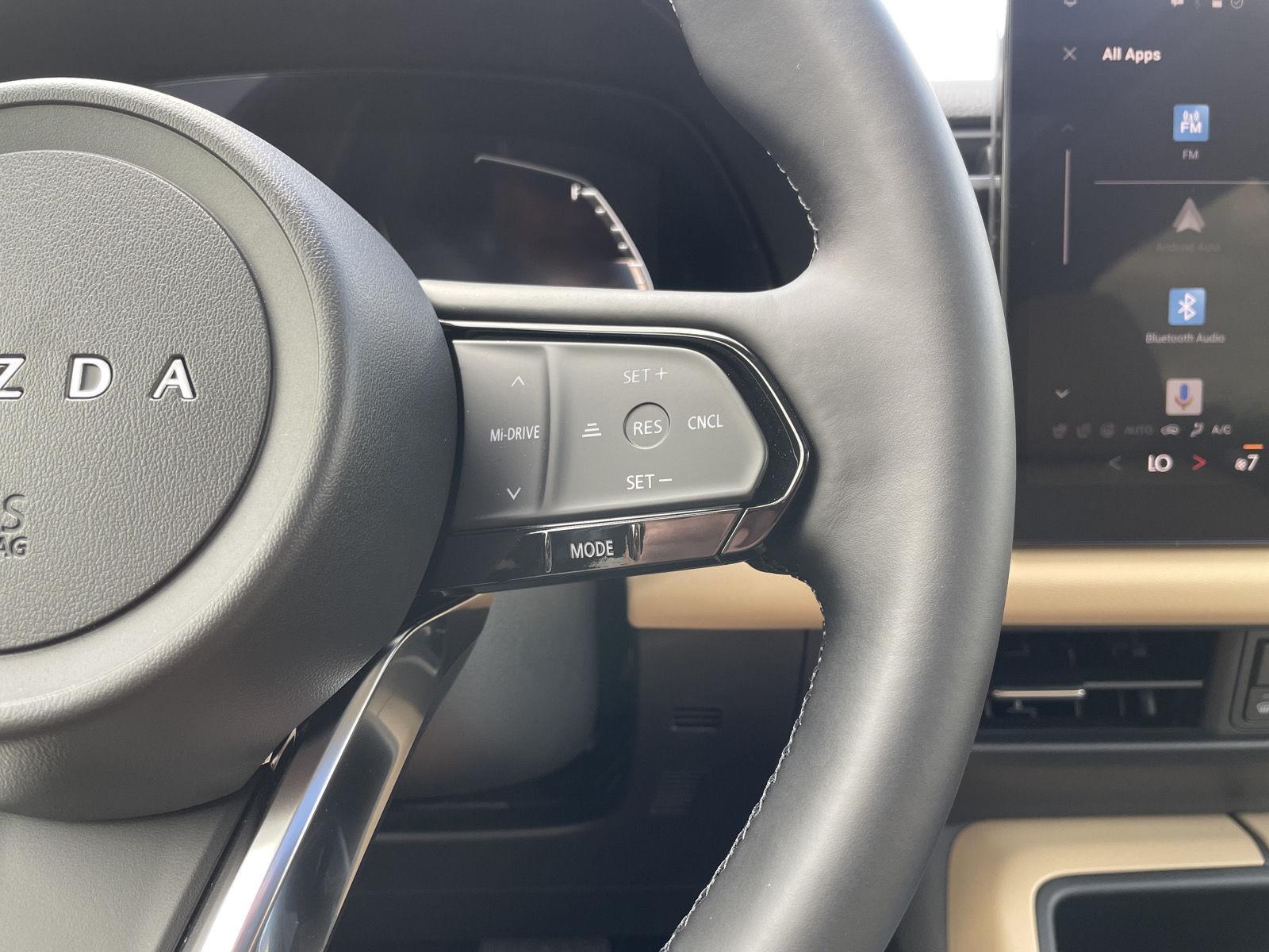 Vehicle photo 13