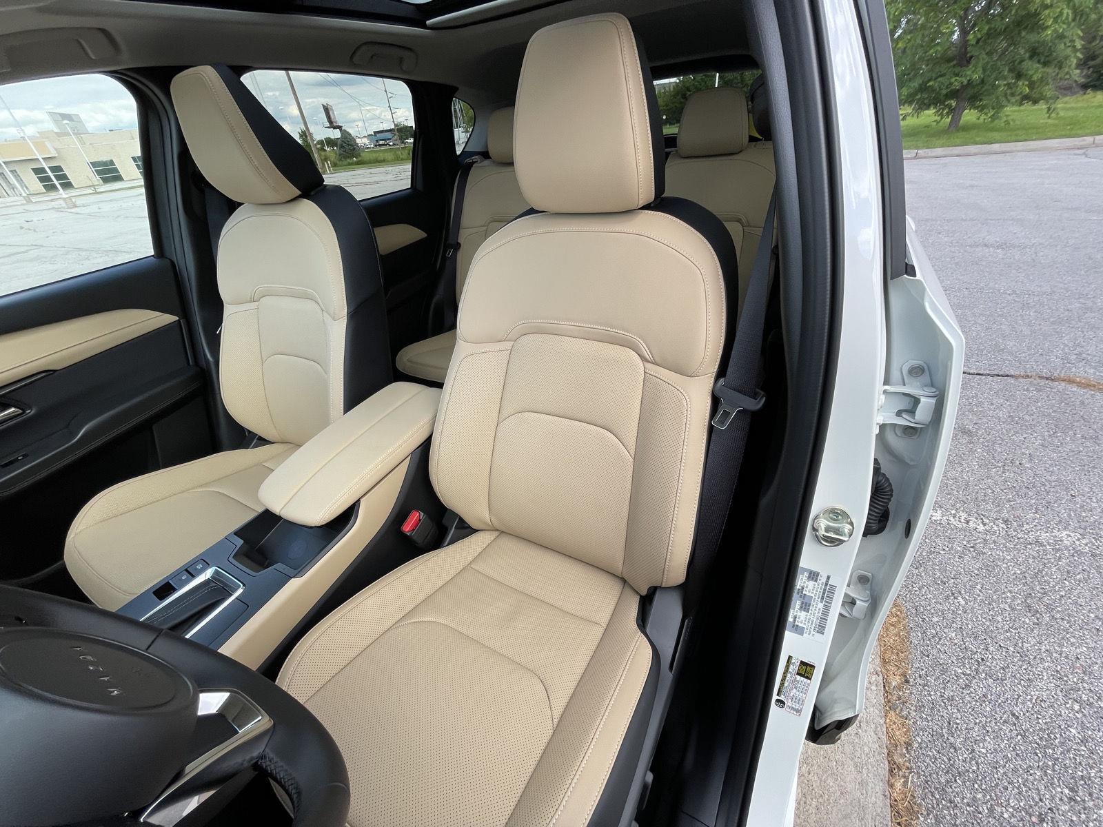 Vehicle photo 17