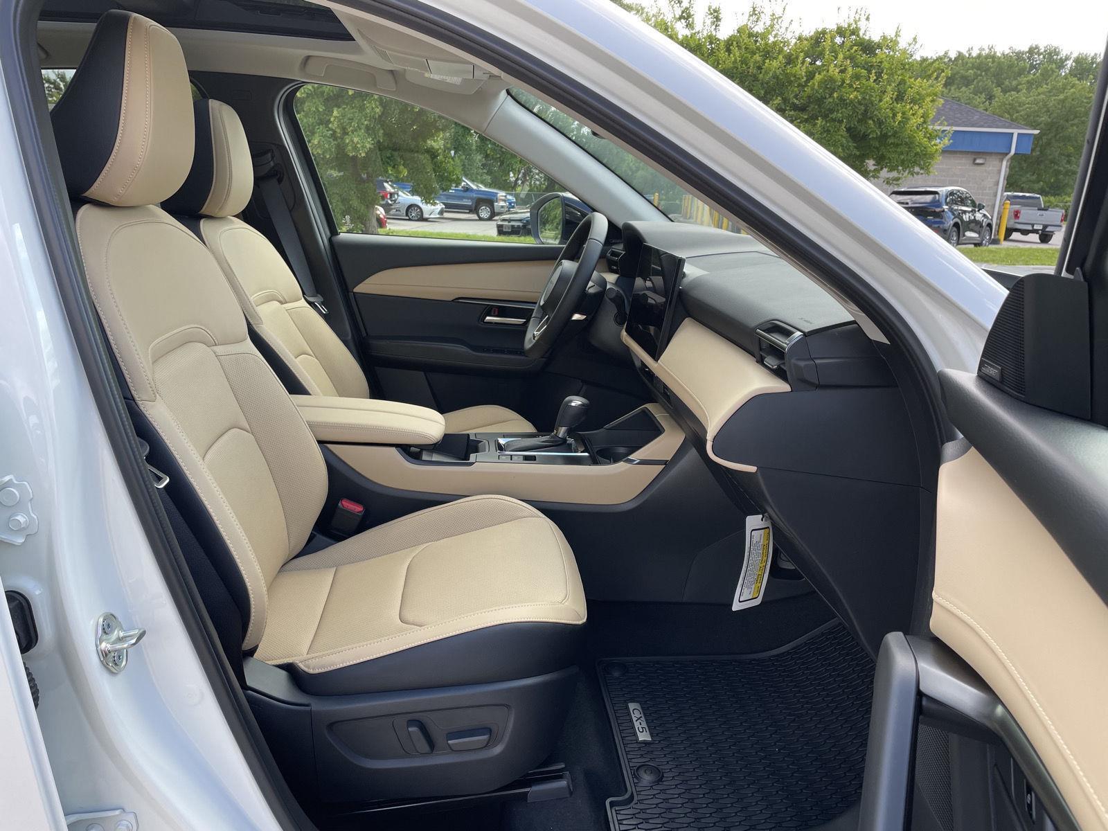 Vehicle photo 18