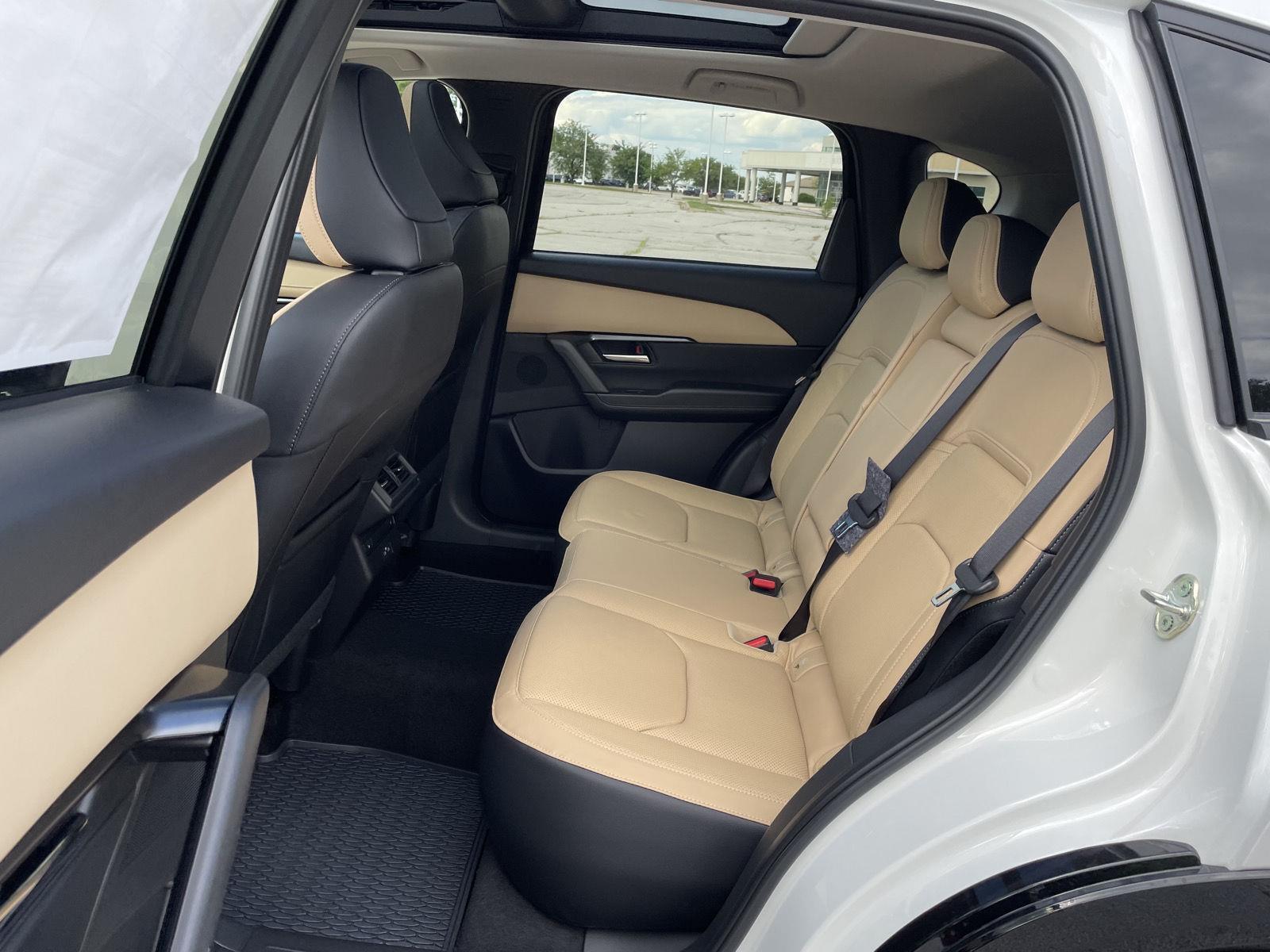 Vehicle photo 19