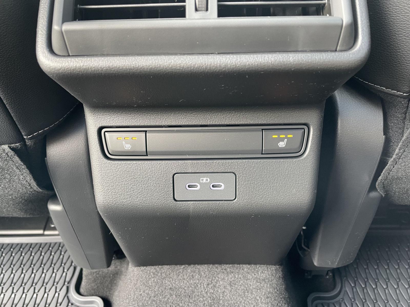 Vehicle photo 20