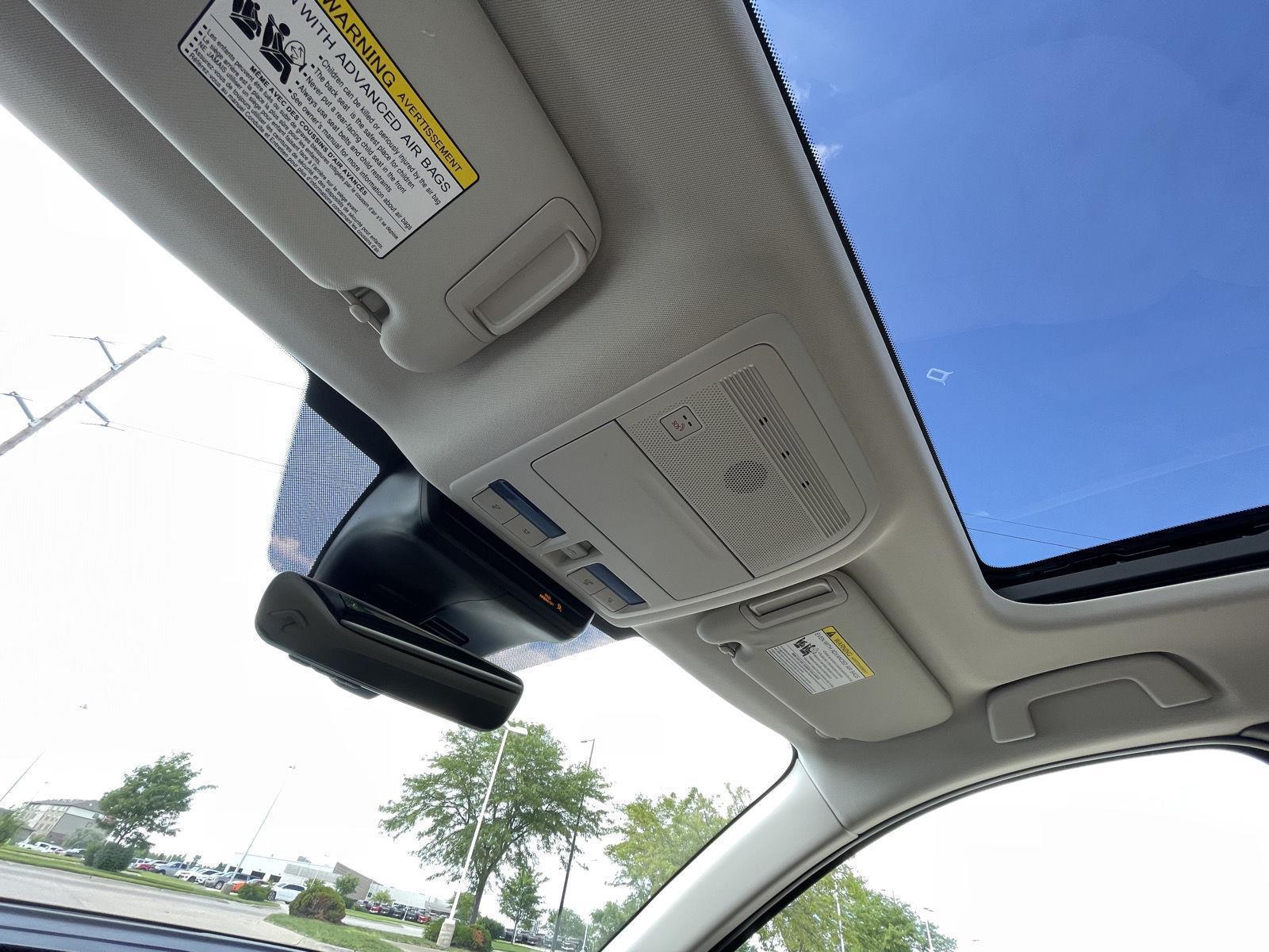 Vehicle photo 21