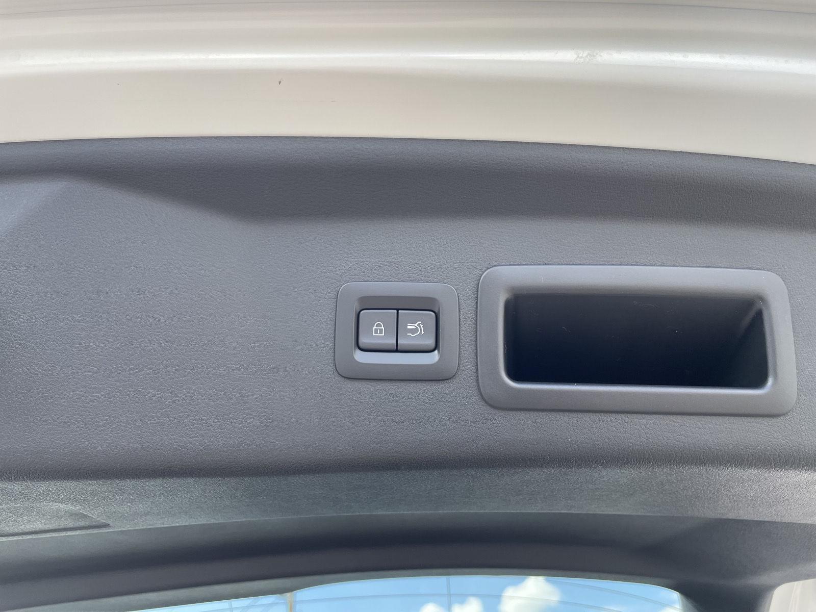 Vehicle photo 35