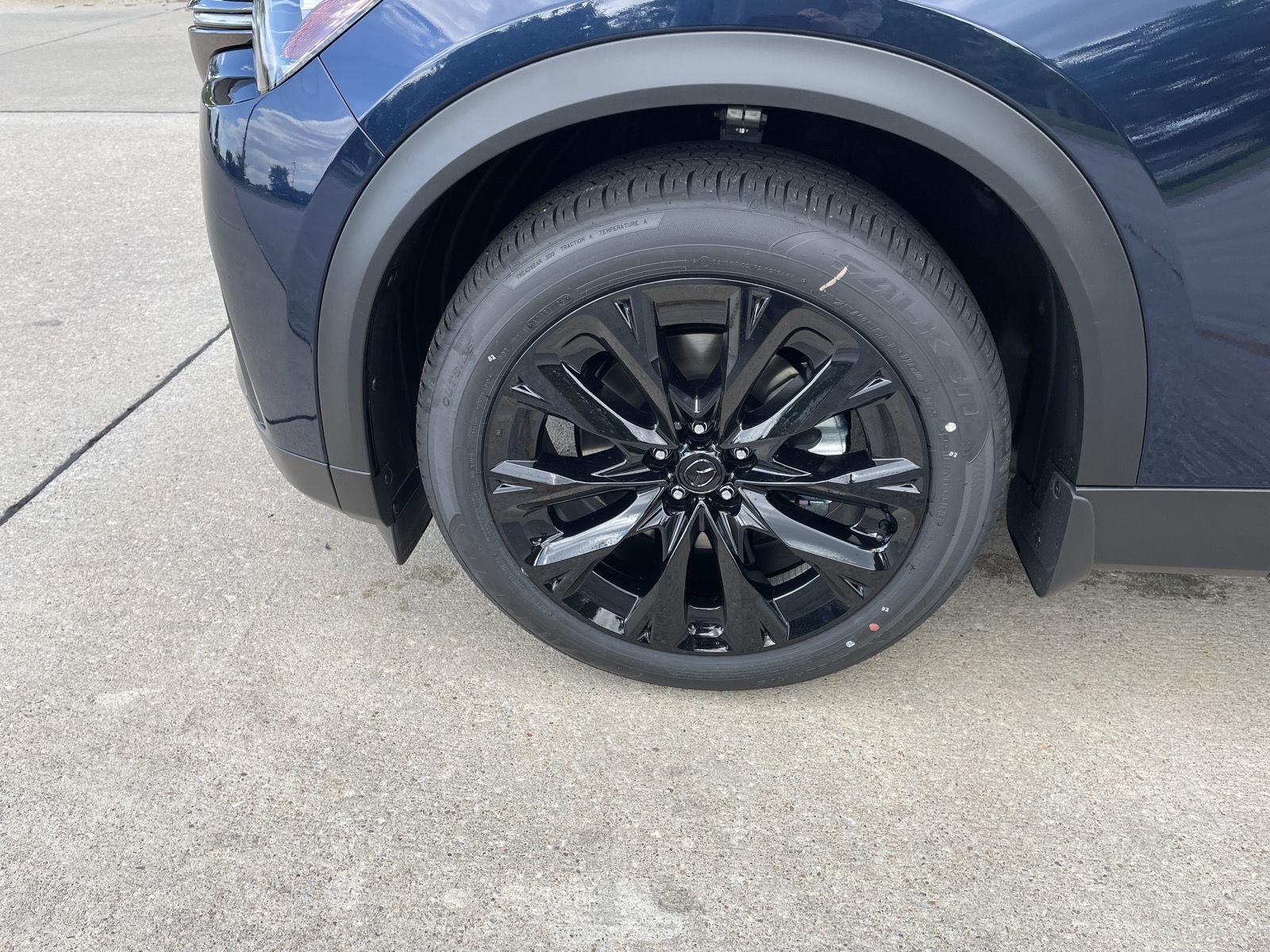 Vehicle photo 10