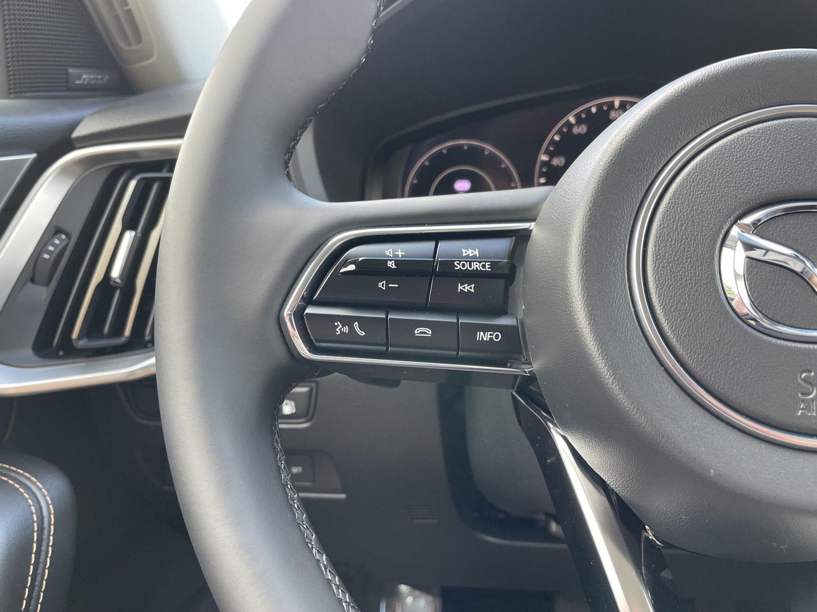 Vehicle photo 12