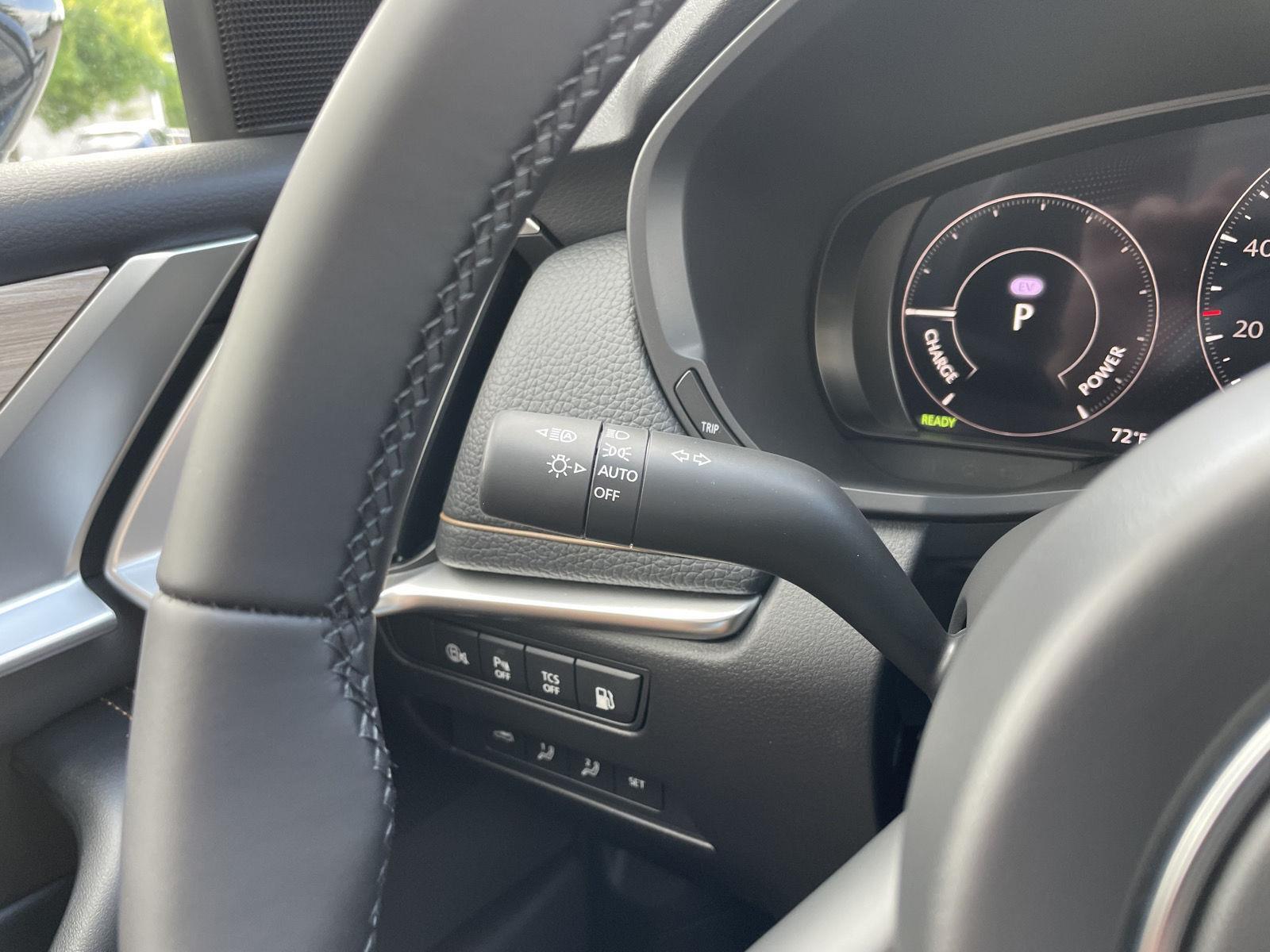 Vehicle photo 15