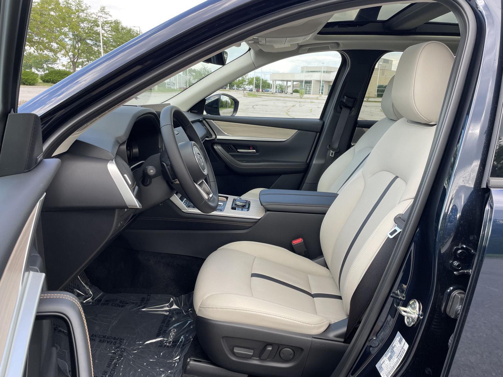 Vehicle photo 16