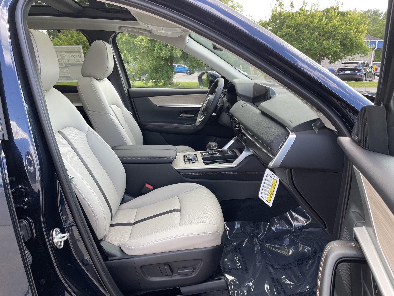 Vehicle photo 18