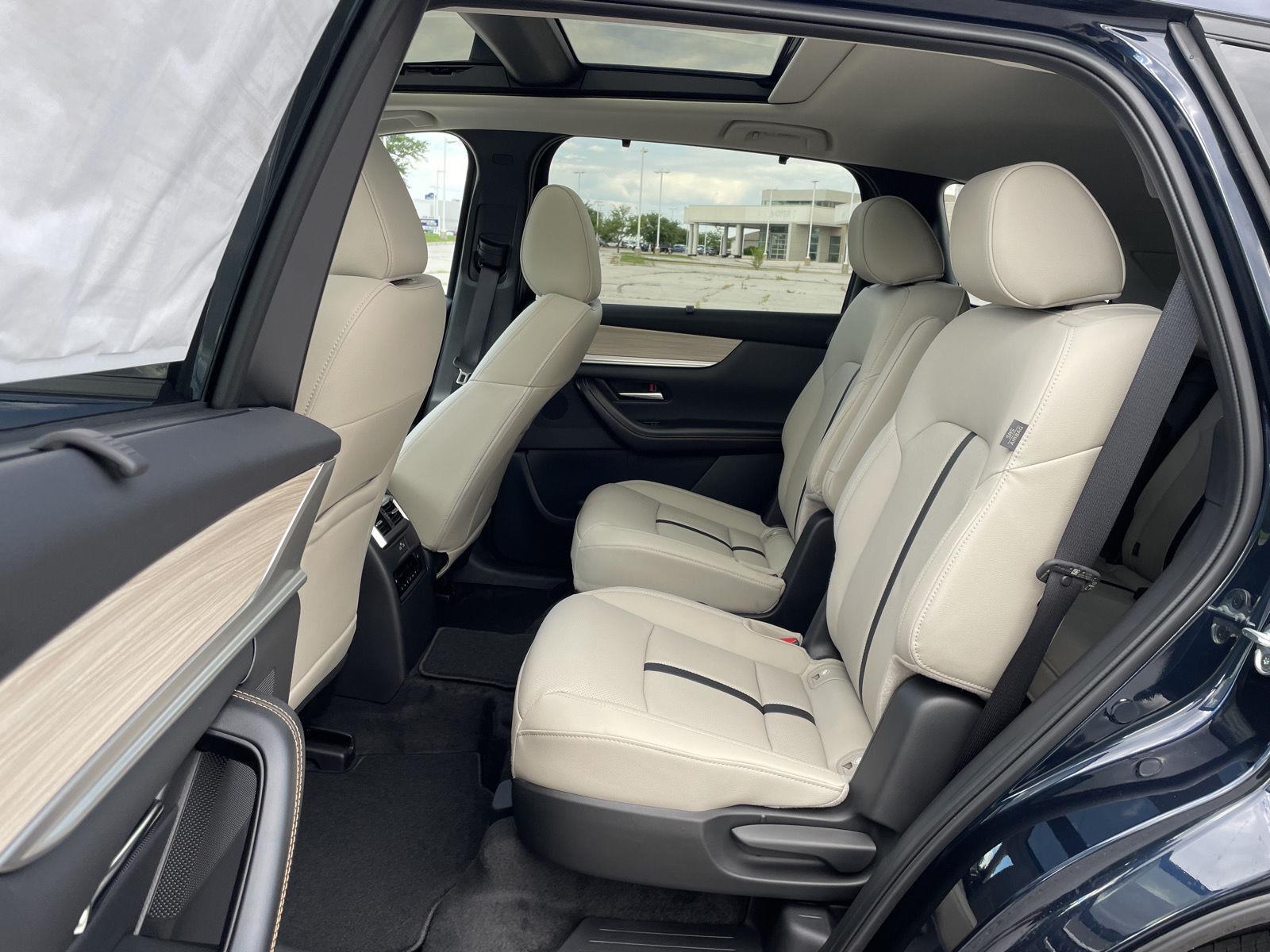 Vehicle photo 19