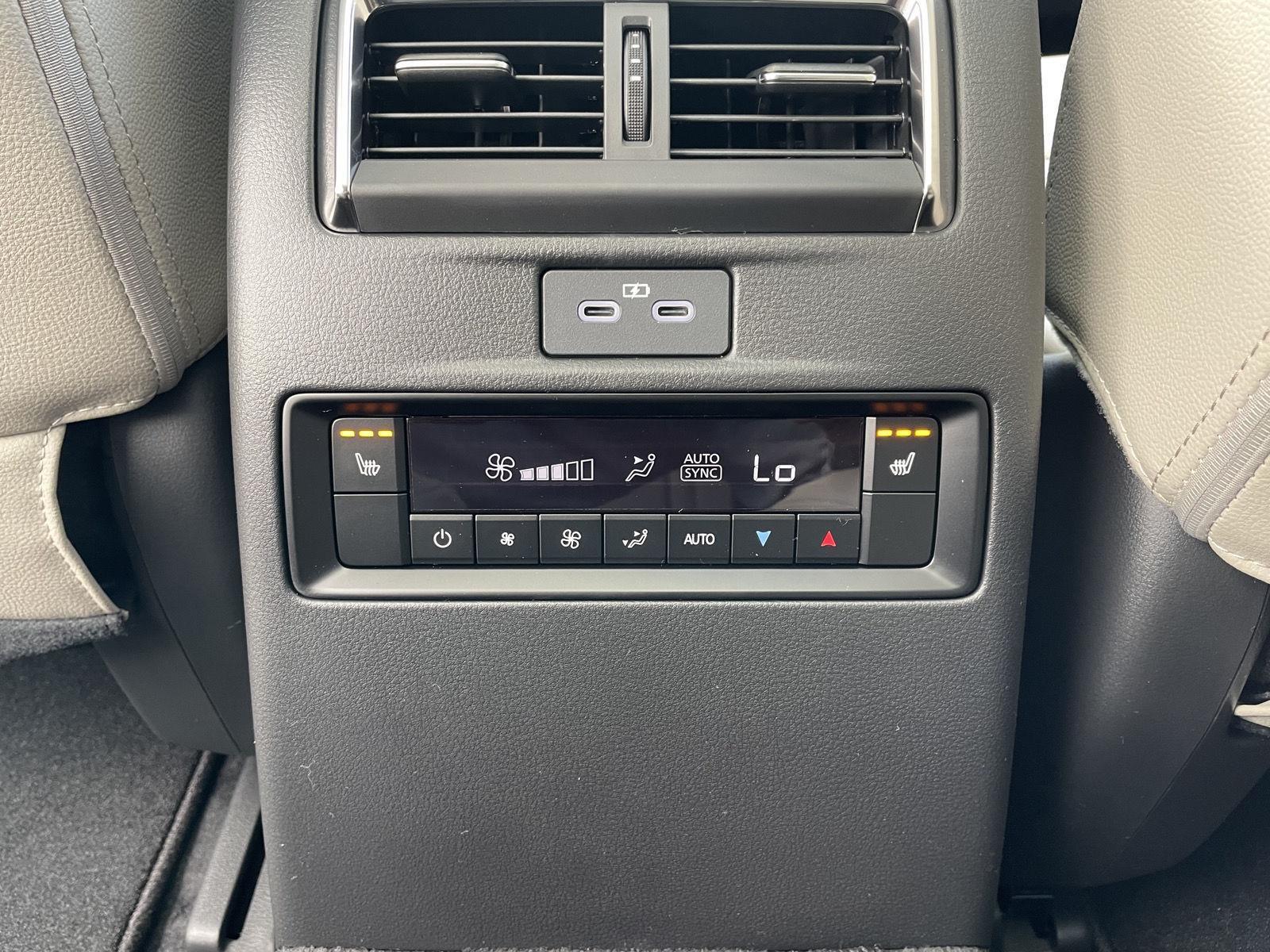 Vehicle photo 20
