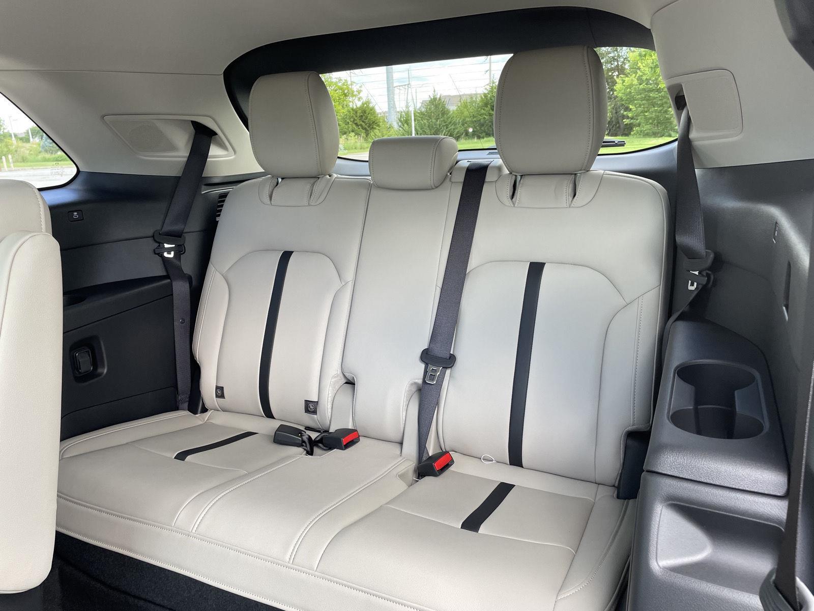 Vehicle photo 21