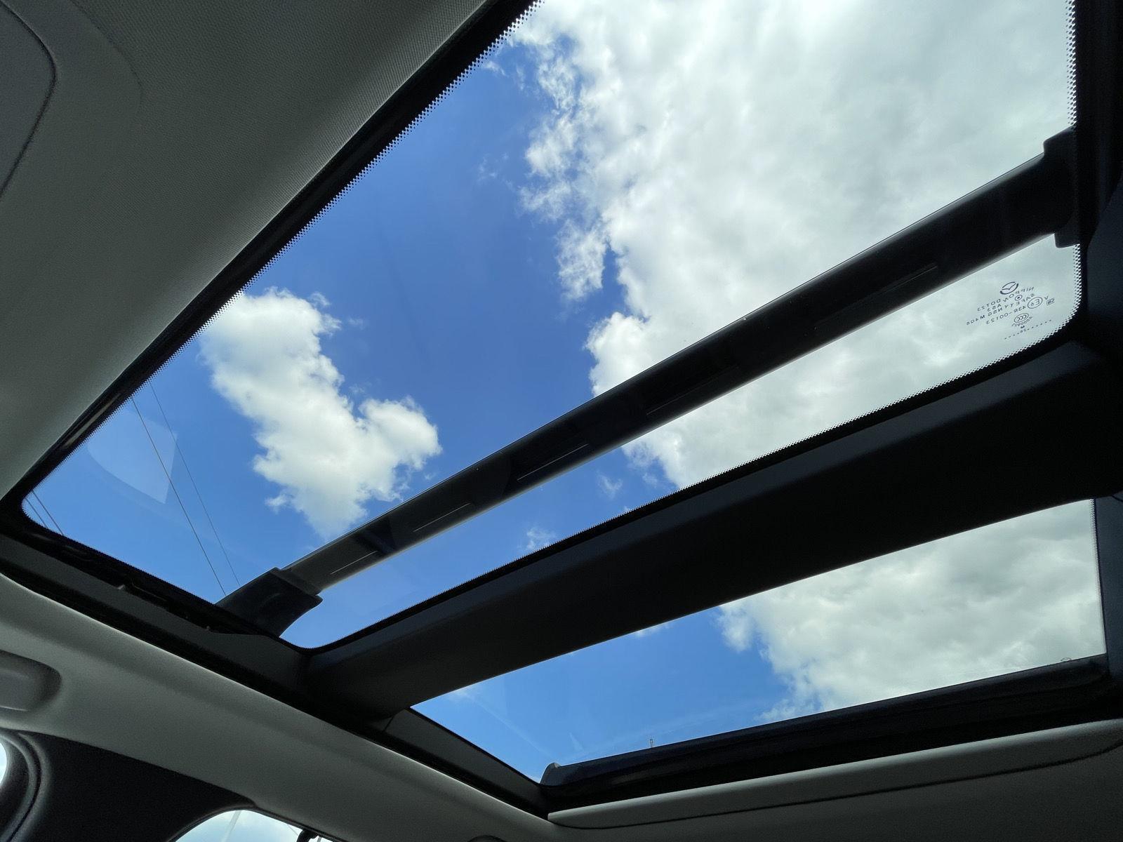 Vehicle photo 23
