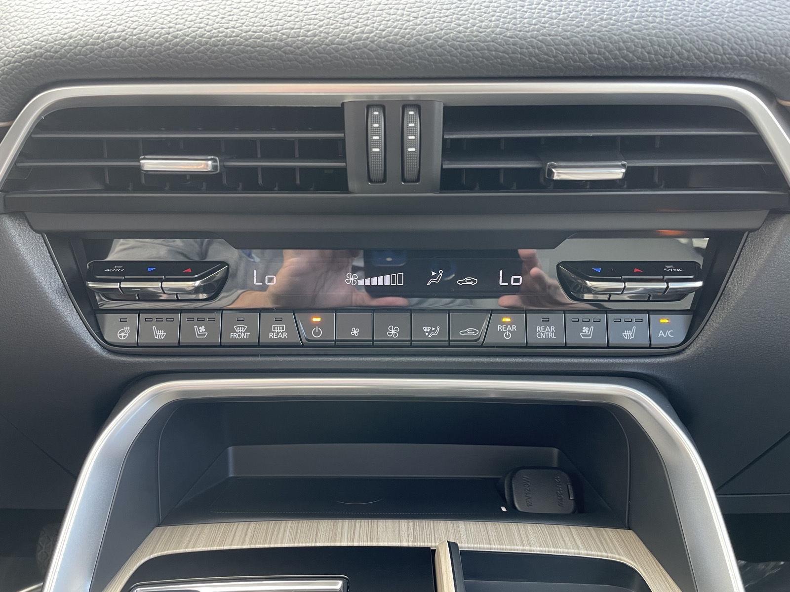 Vehicle photo 28