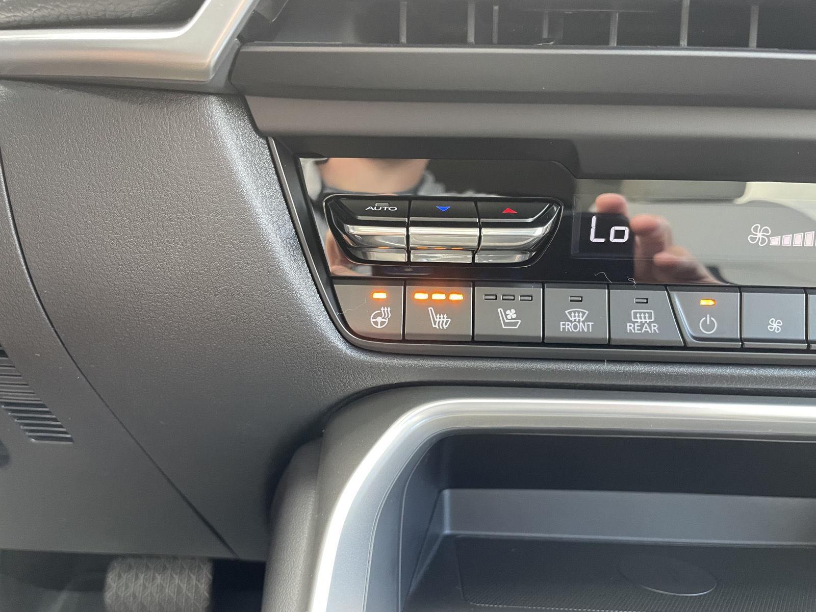 Vehicle photo 29