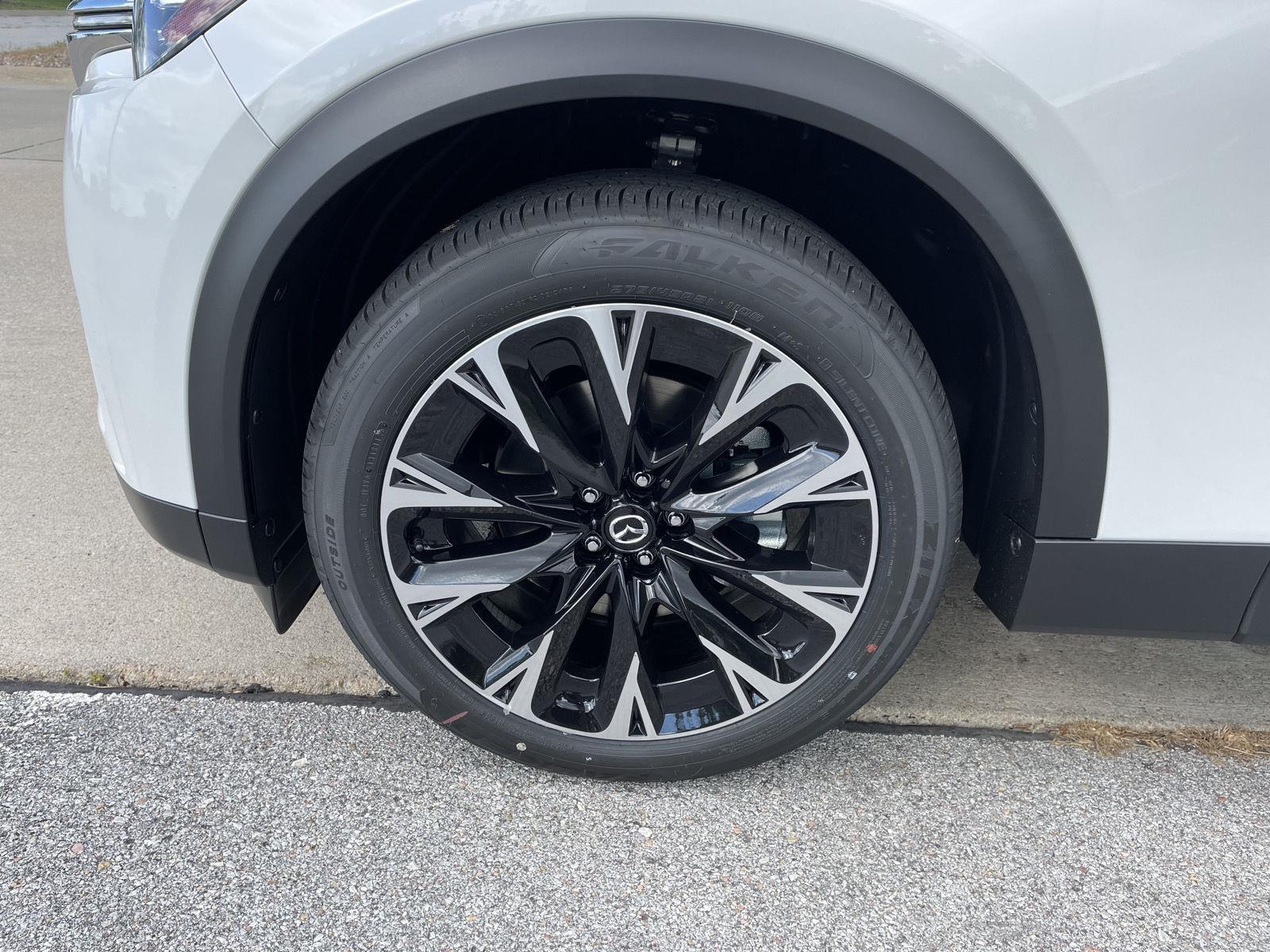 Vehicle photo 10