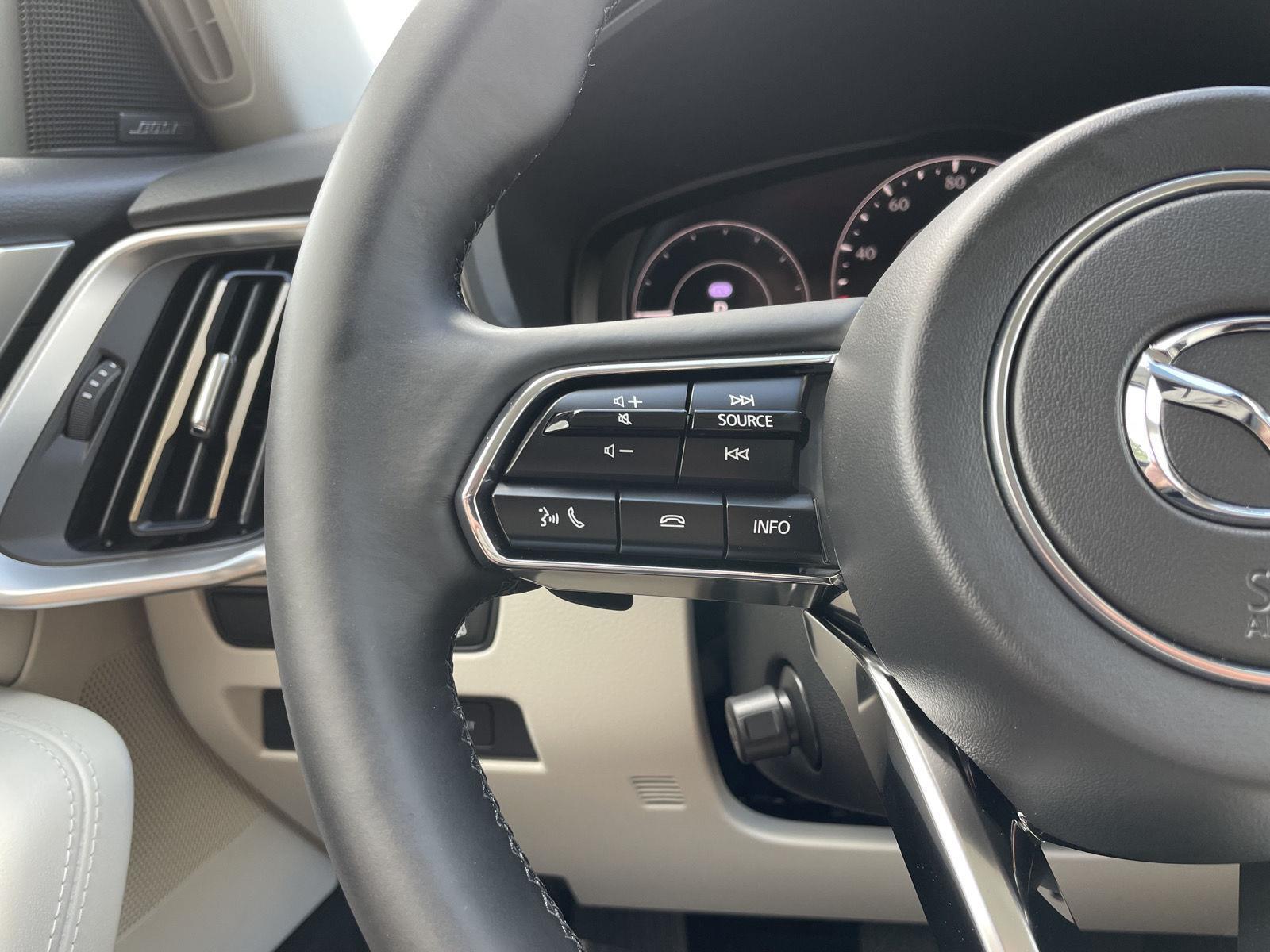 Vehicle photo 12
