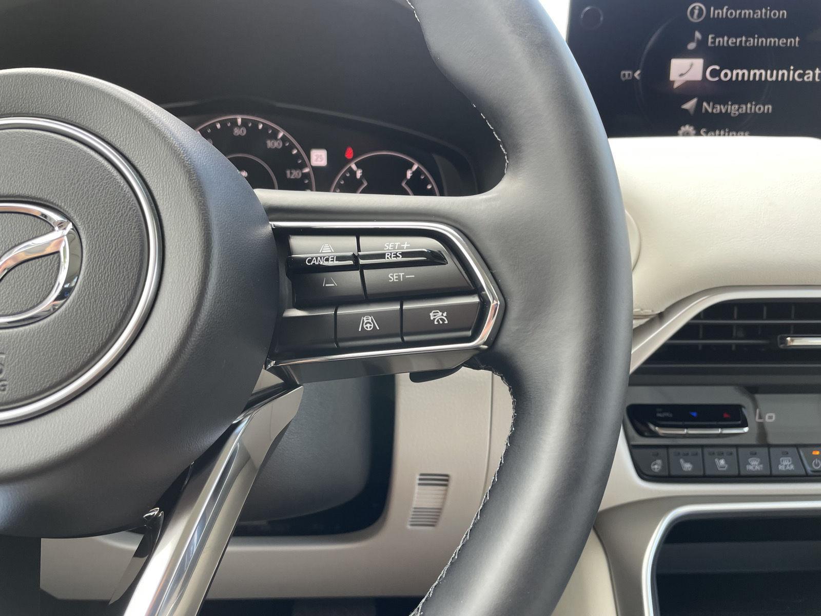 Vehicle photo 13